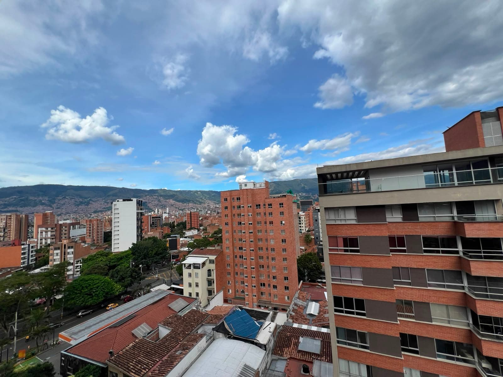 Apartamento en arriendo en Laureles, Medellín — foto 1 de 18