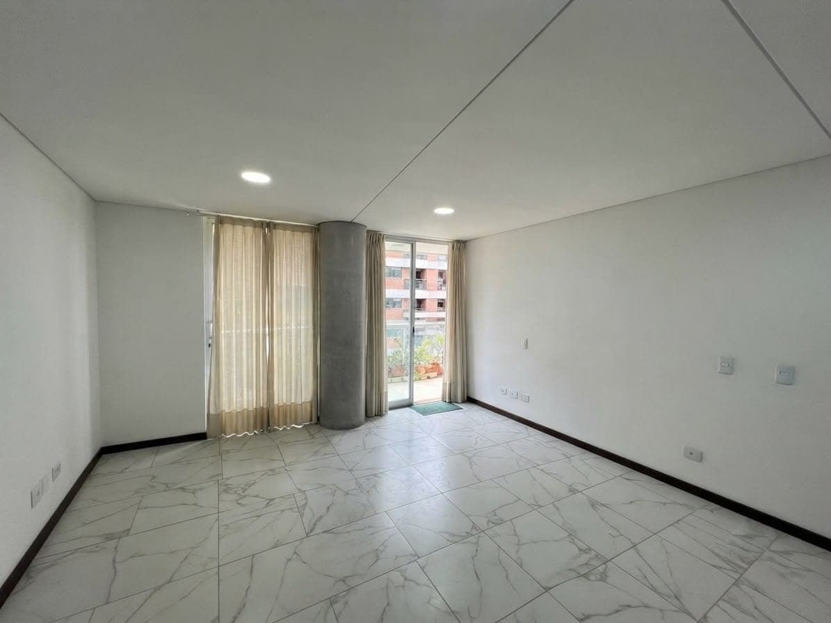 Apartamento en arriendo en Santa Teresita, La America, Medellín — foto 3 de 16