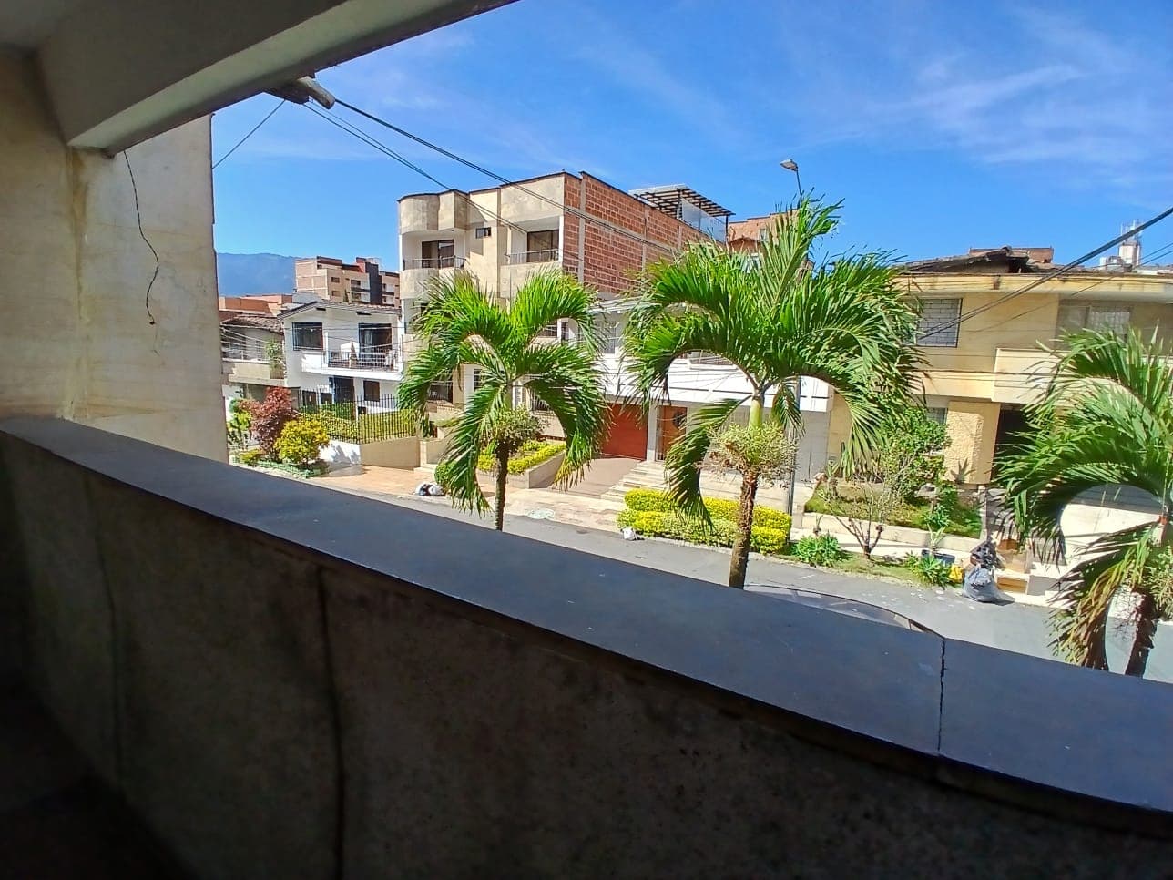 Casa Comercial en arriendo en Simón Bolívar, La America, Medellín — foto 1 de 17
