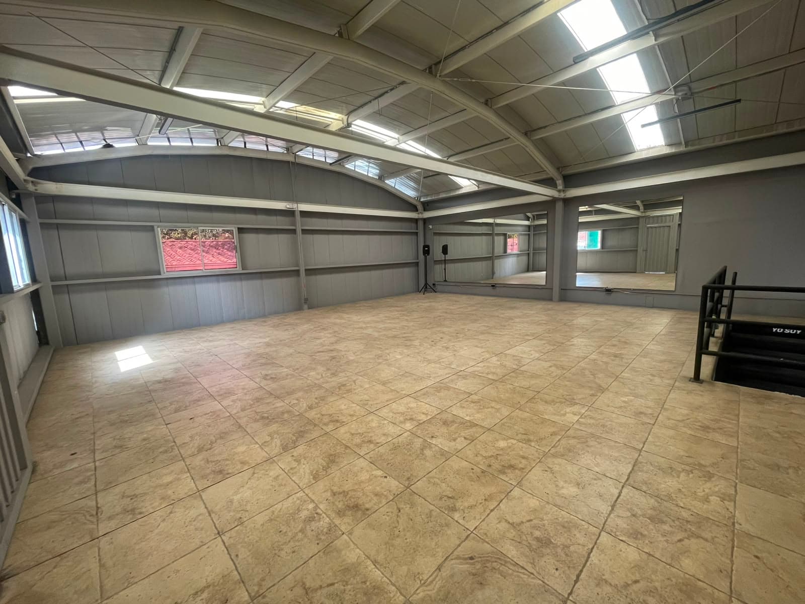 Bodega en arriendo en Belen, Medellín — foto 1 de 20
