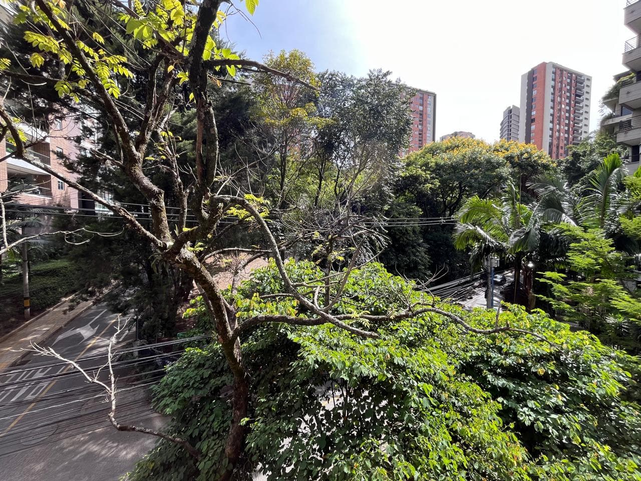 Apartamento en arriendo en Lalinde, Poblado, Medellín — foto 1 de 18