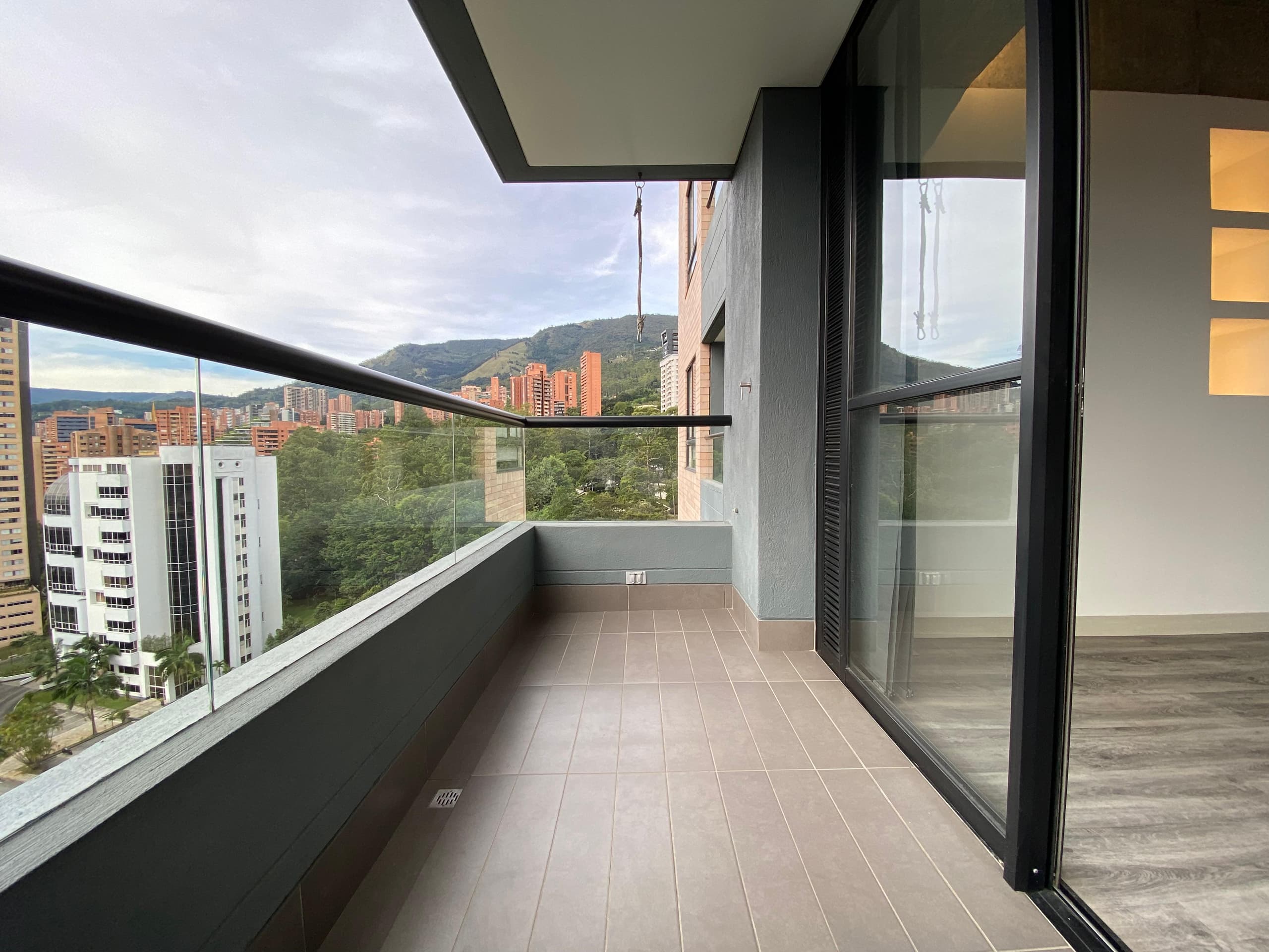 Apartamento en arriendo en Los Balsos, Poblado, Medellín — foto 2 de 20