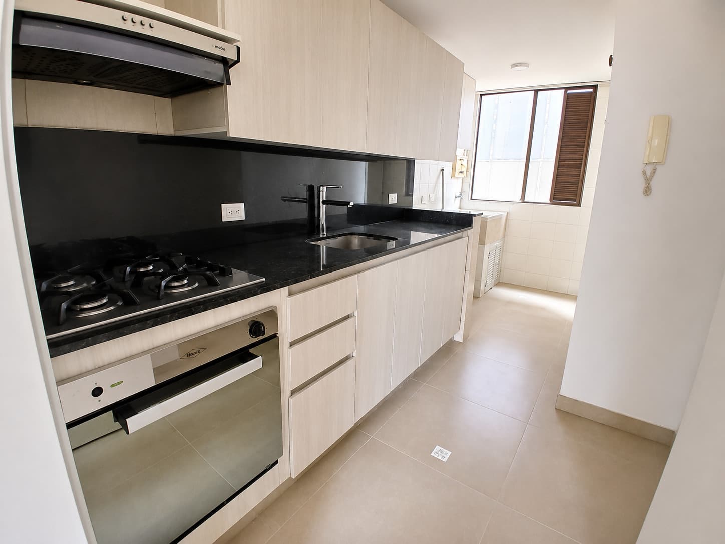 Apartamento en arriendo en Laureles, Medellín — foto 1 de 18