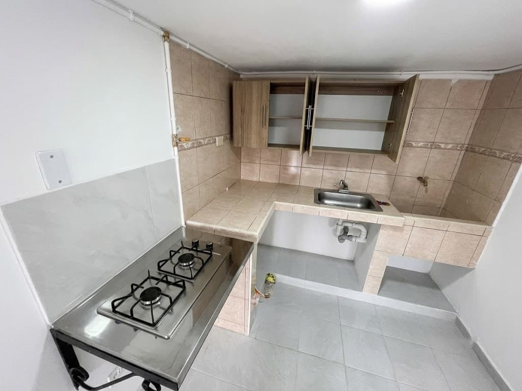 Apartaestudio en arriendo en Buenos Aires, Centro, Medellín — foto 2 de 11