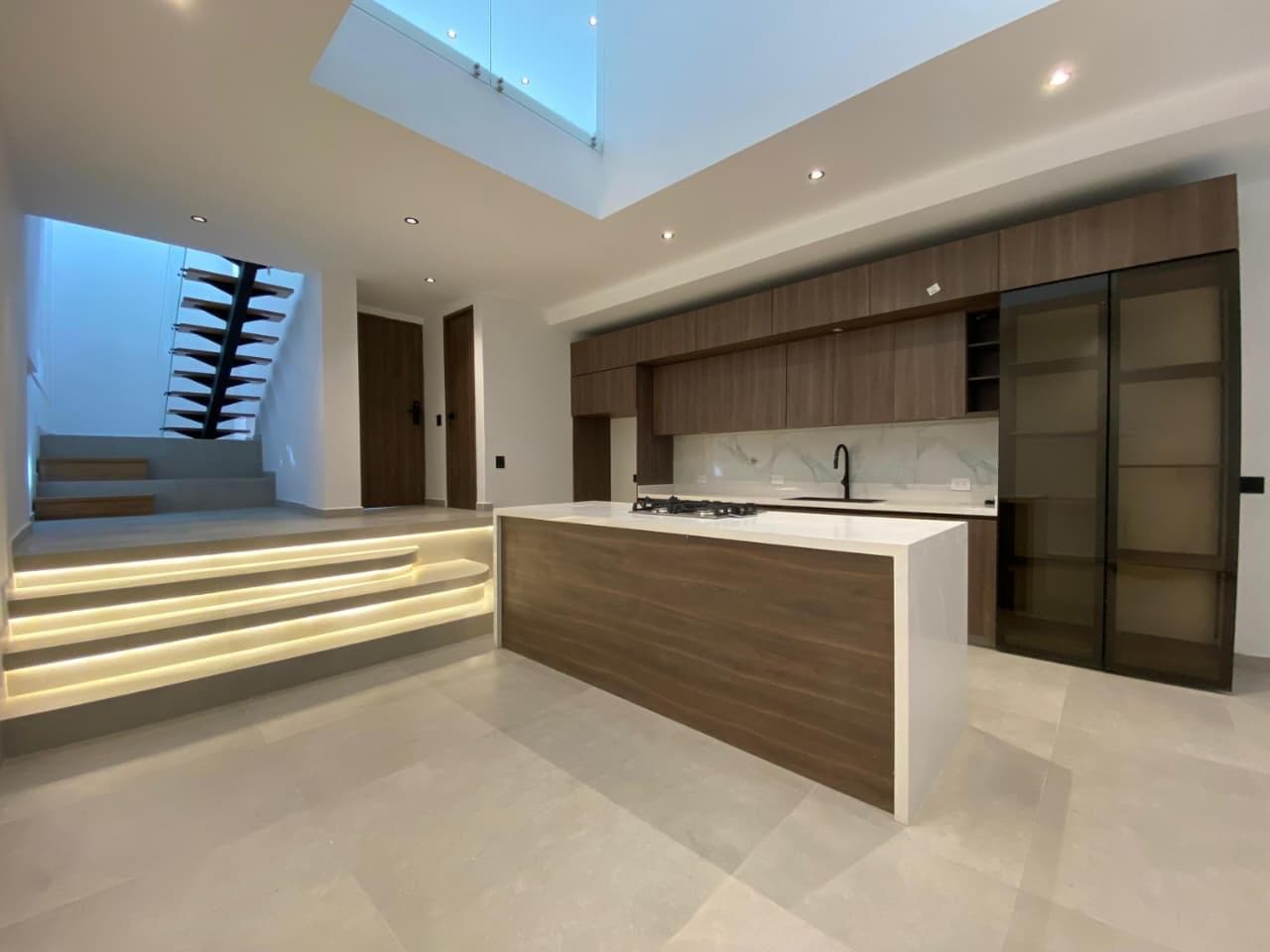 Casa Vivienda en arriendo en Los Balsos, Poblado, Medellín — foto 1 de 20