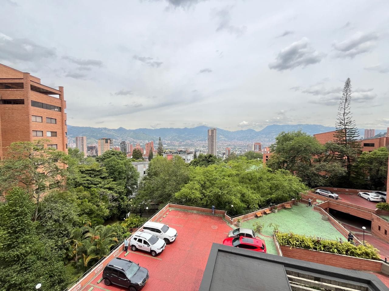 Apartamento en arriendo en El Tesoro, Poblado, Medellín — foto 1 de 20