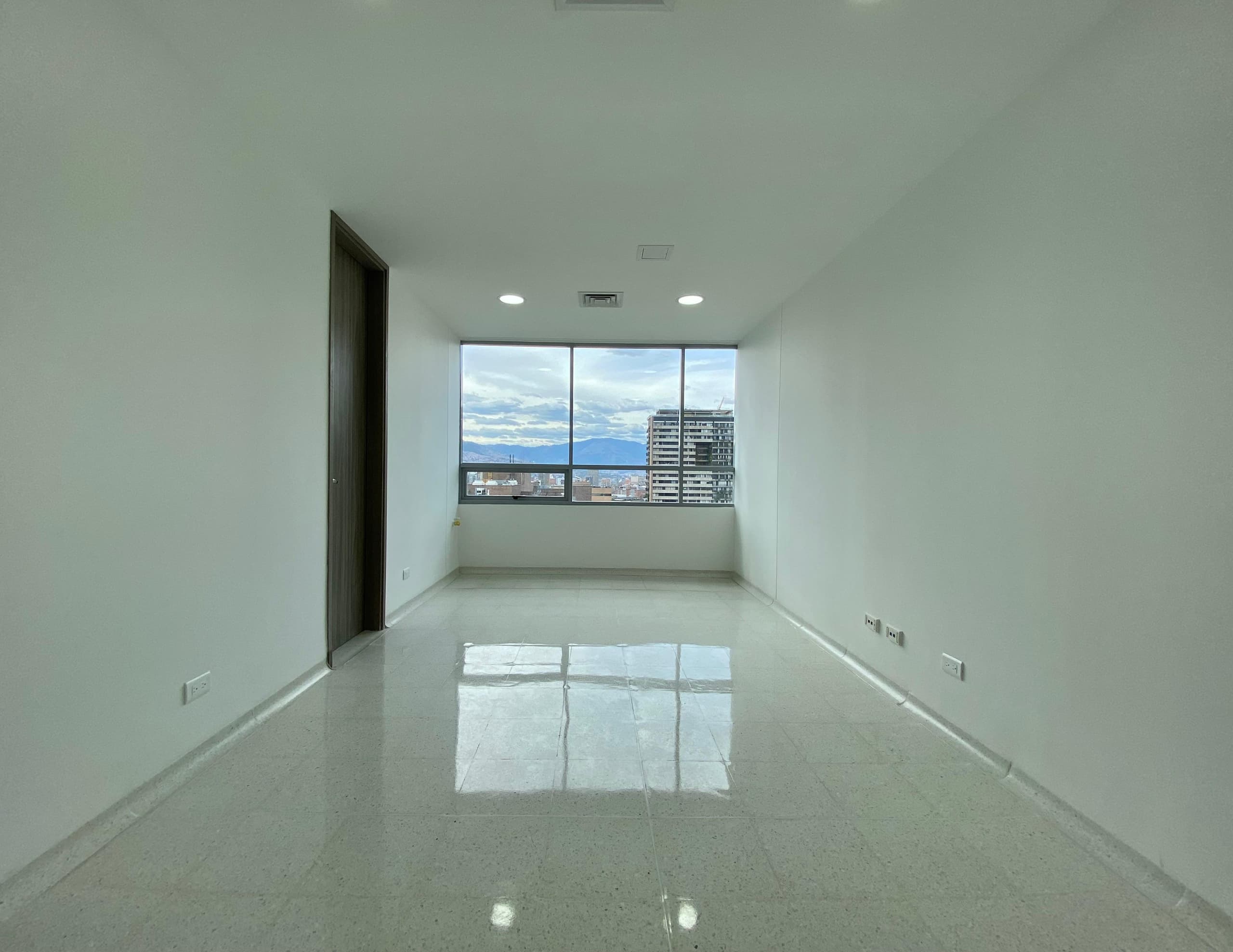Oficina en arriendo en Ciudad Del Rio, Medellín — foto 3 de 12