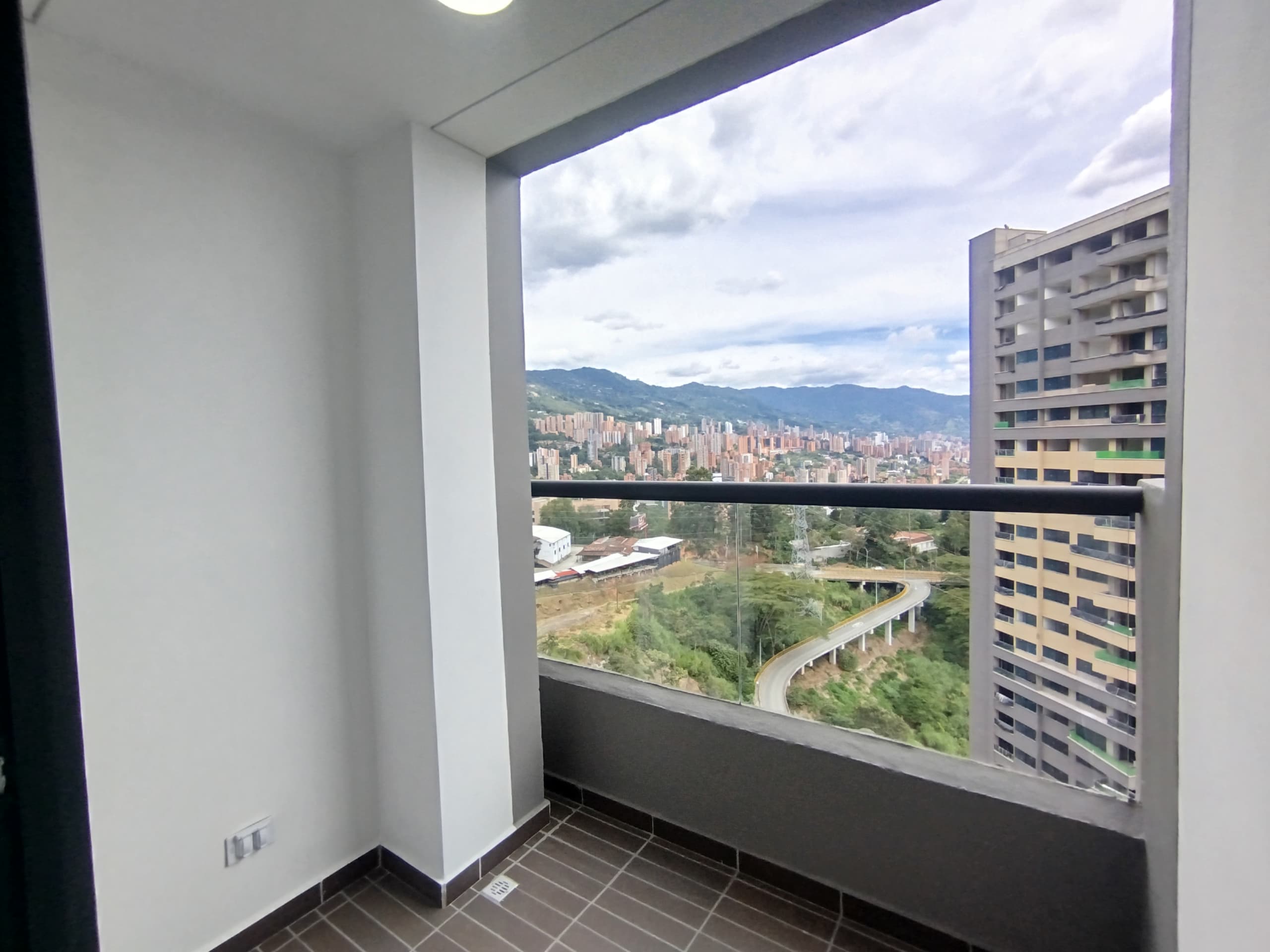 Apartamento en arriendo en Las Palmas M, Poblado, Medellín — foto 3 de 20