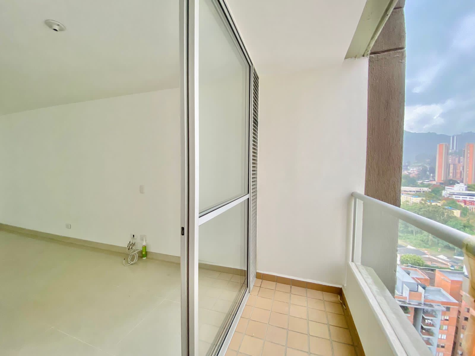 Apartamento en arriendo en Calle Larga, Sabaneta — foto 5 de 17