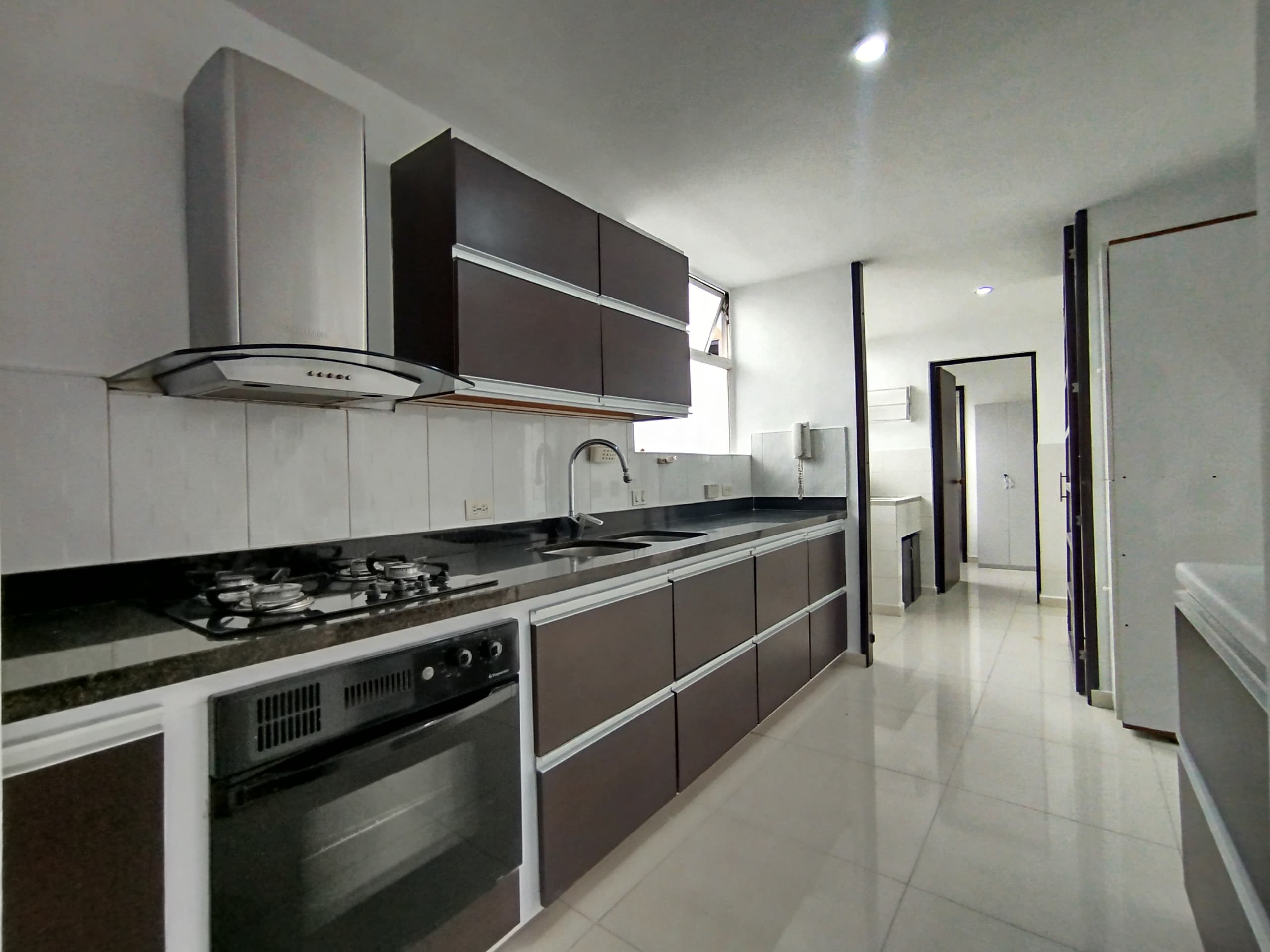 Apartamento en arriendo en Castropol, Poblado, Medellín — foto 1 de 20