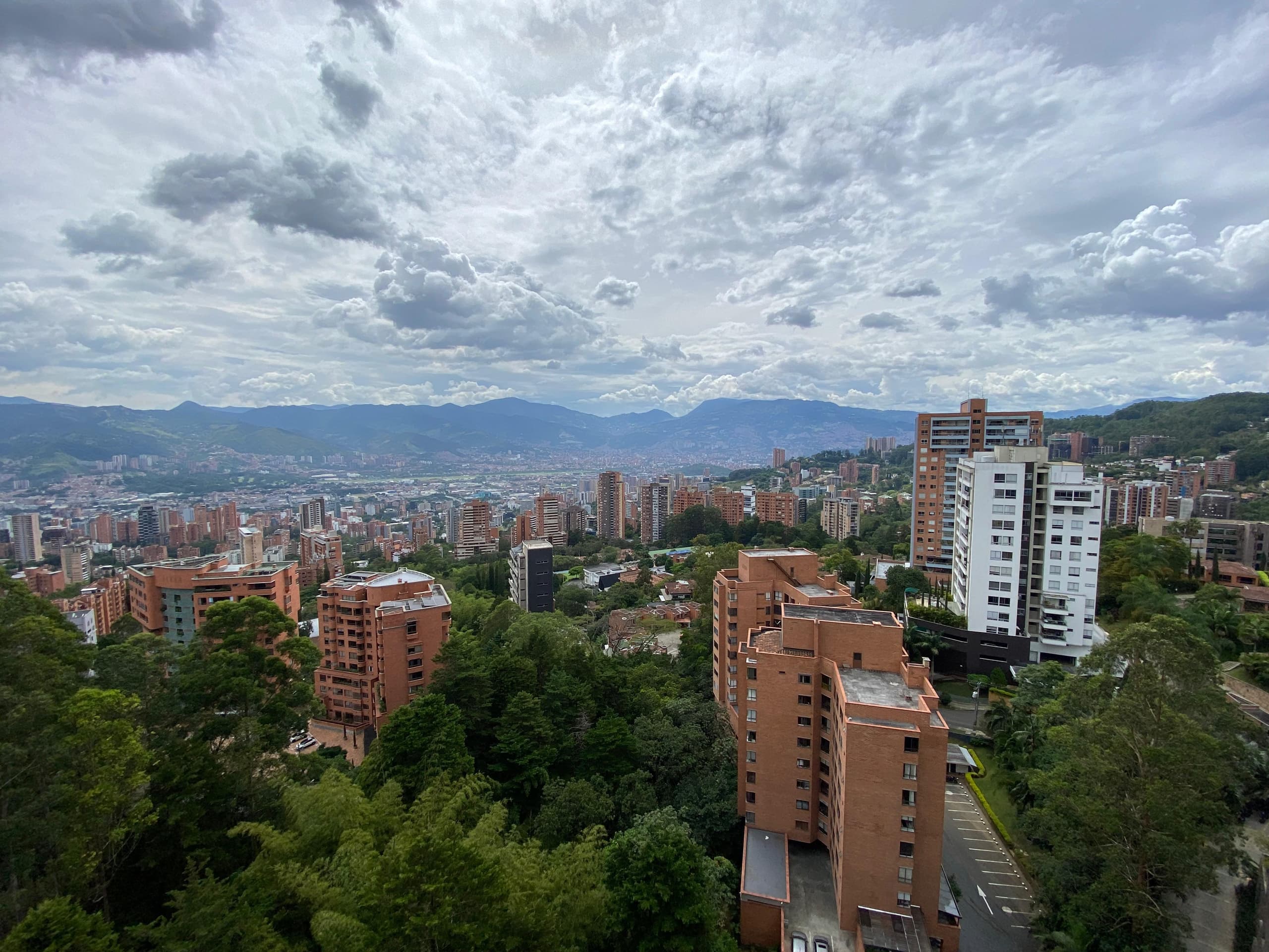 Apartamento en arriendo en La Calera, Poblado, Medellín — foto 1 de 20