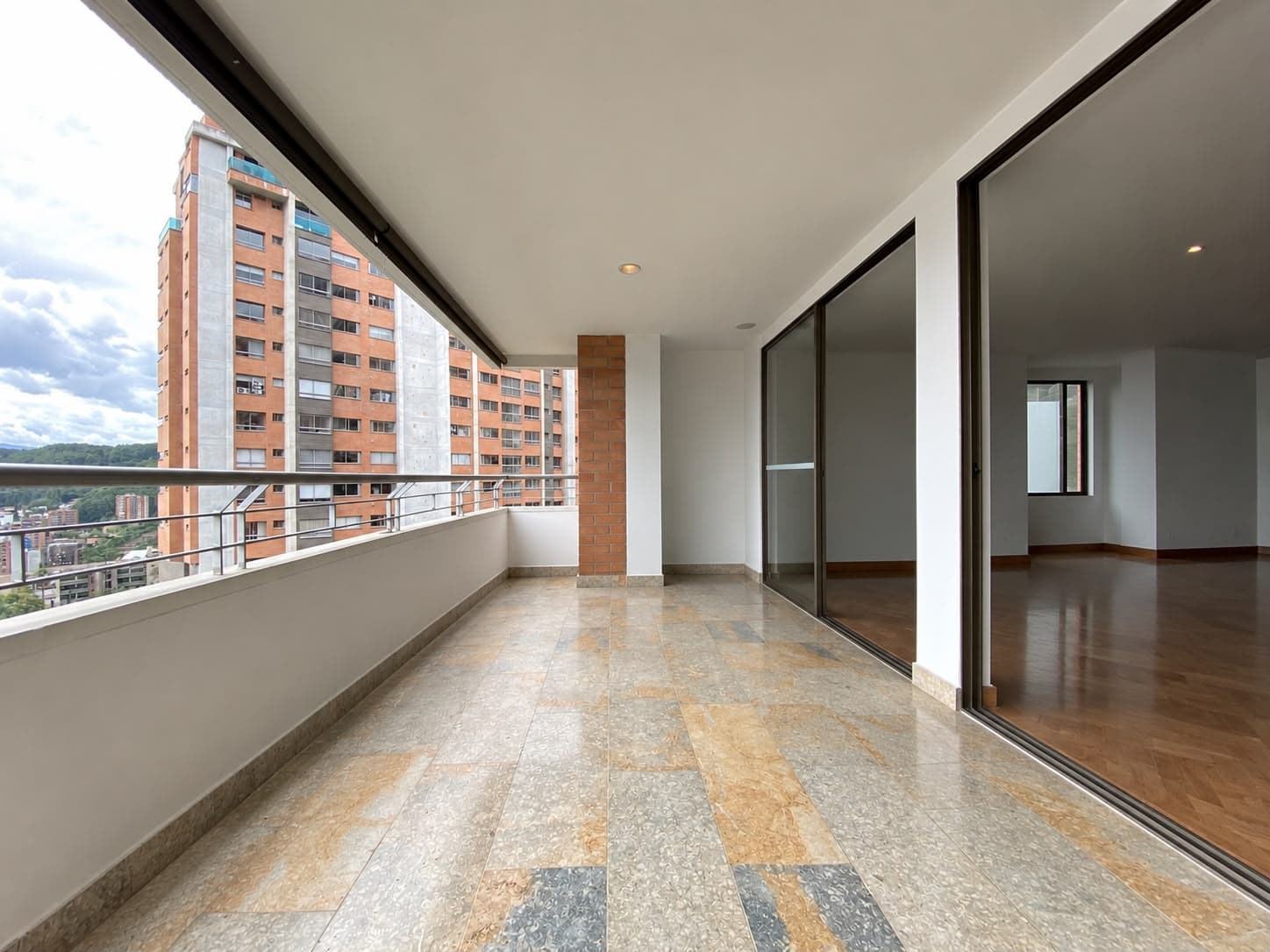 Apartamento en arriendo en La Calera, Poblado, Medellín — foto 2 de 20