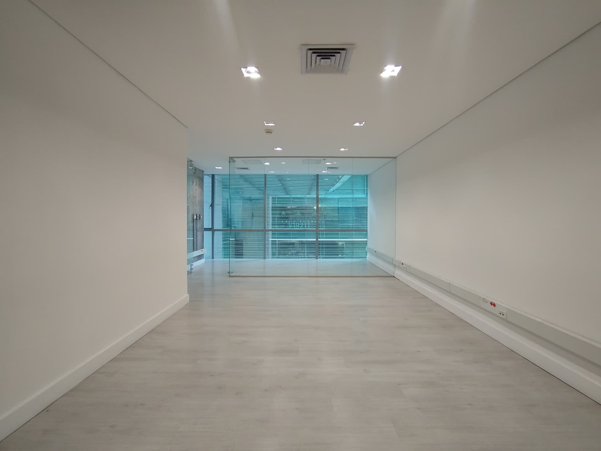 Oficina en arriendo en Milla De Oro, Poblado, Medellín — foto 1 de 14