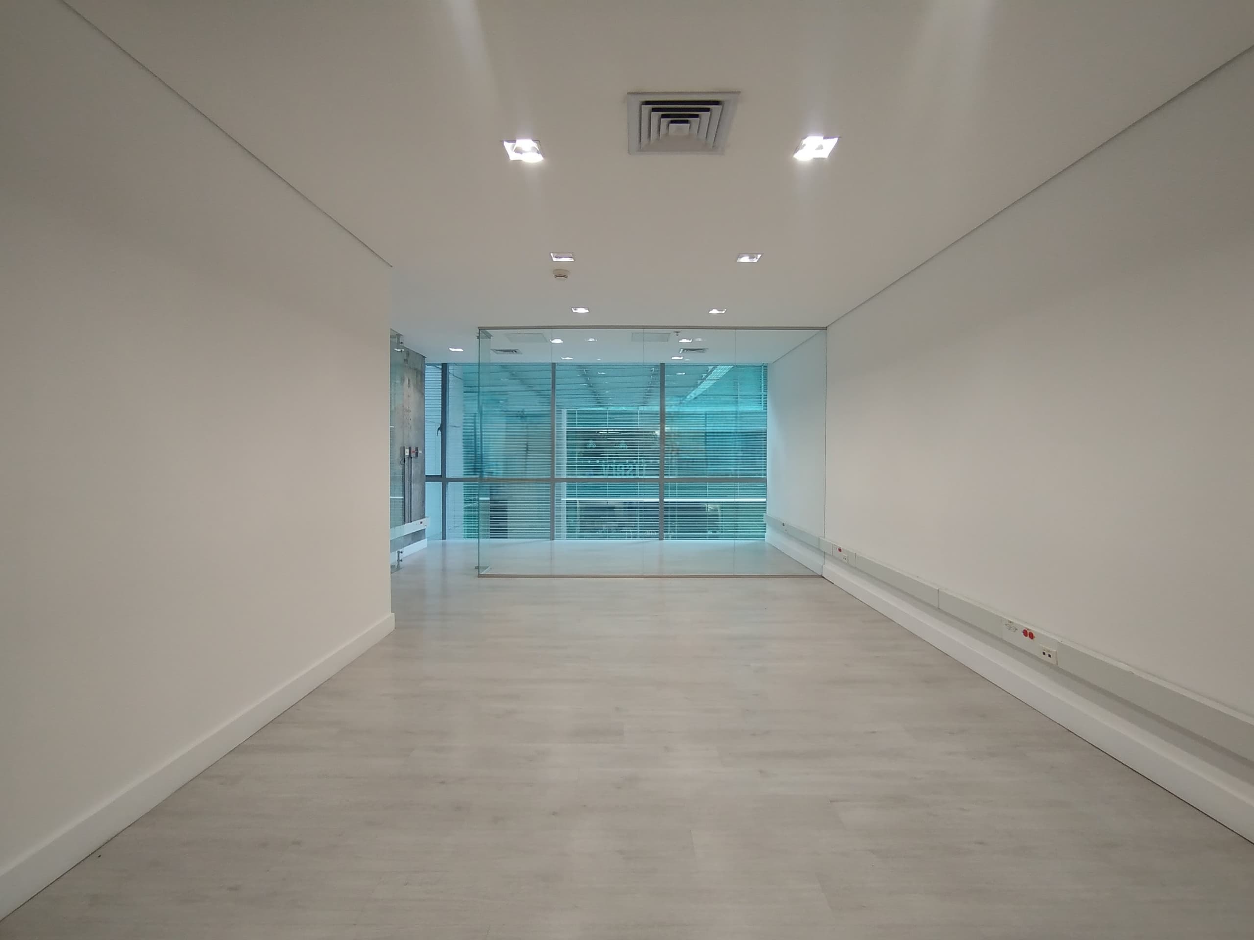 Oficina en arriendo en Milla De Oro, Poblado, Medellín — foto 1 de 14