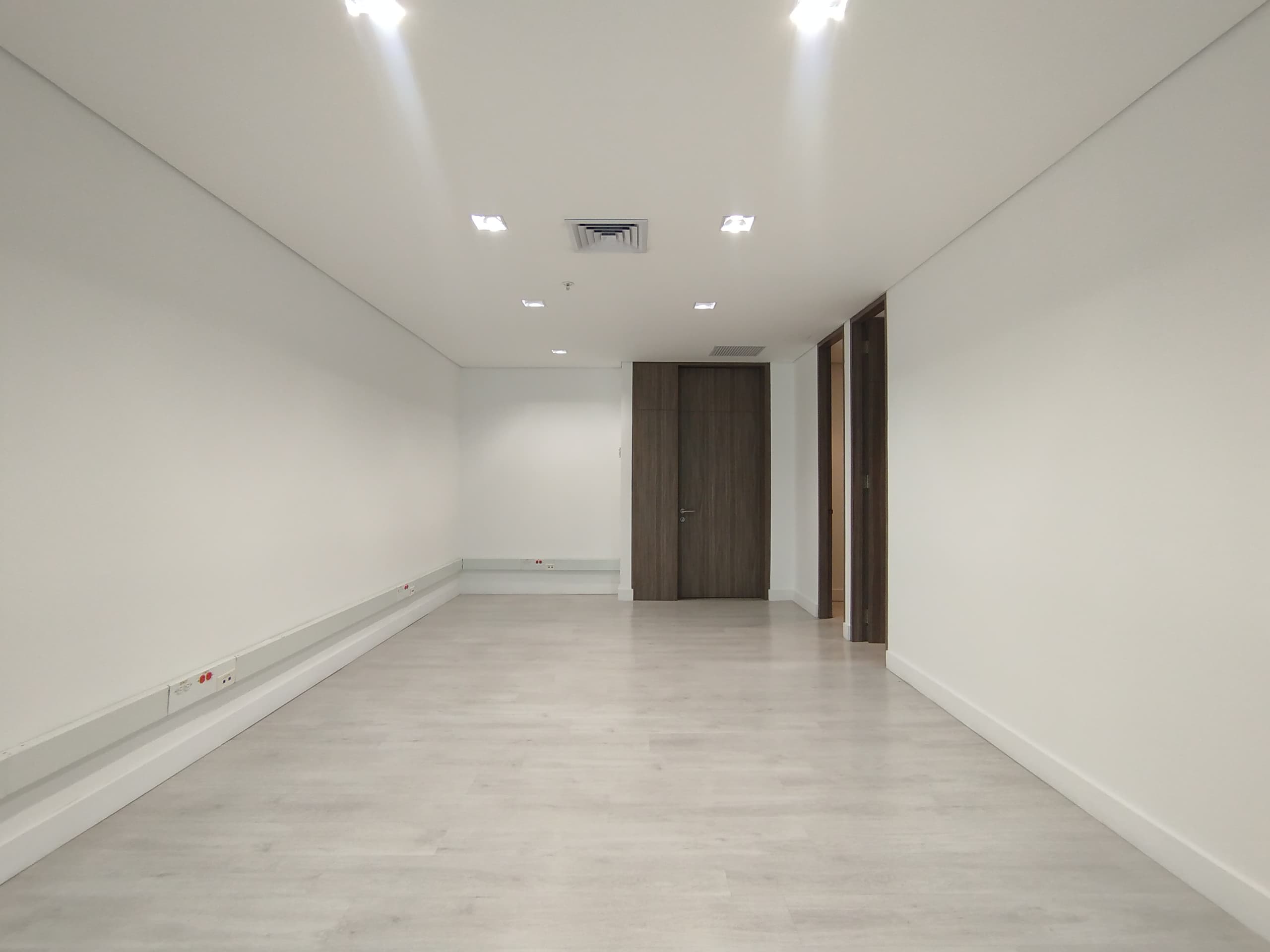 Oficina en arriendo en Milla De Oro, Poblado, Medellín — foto 3 de 14