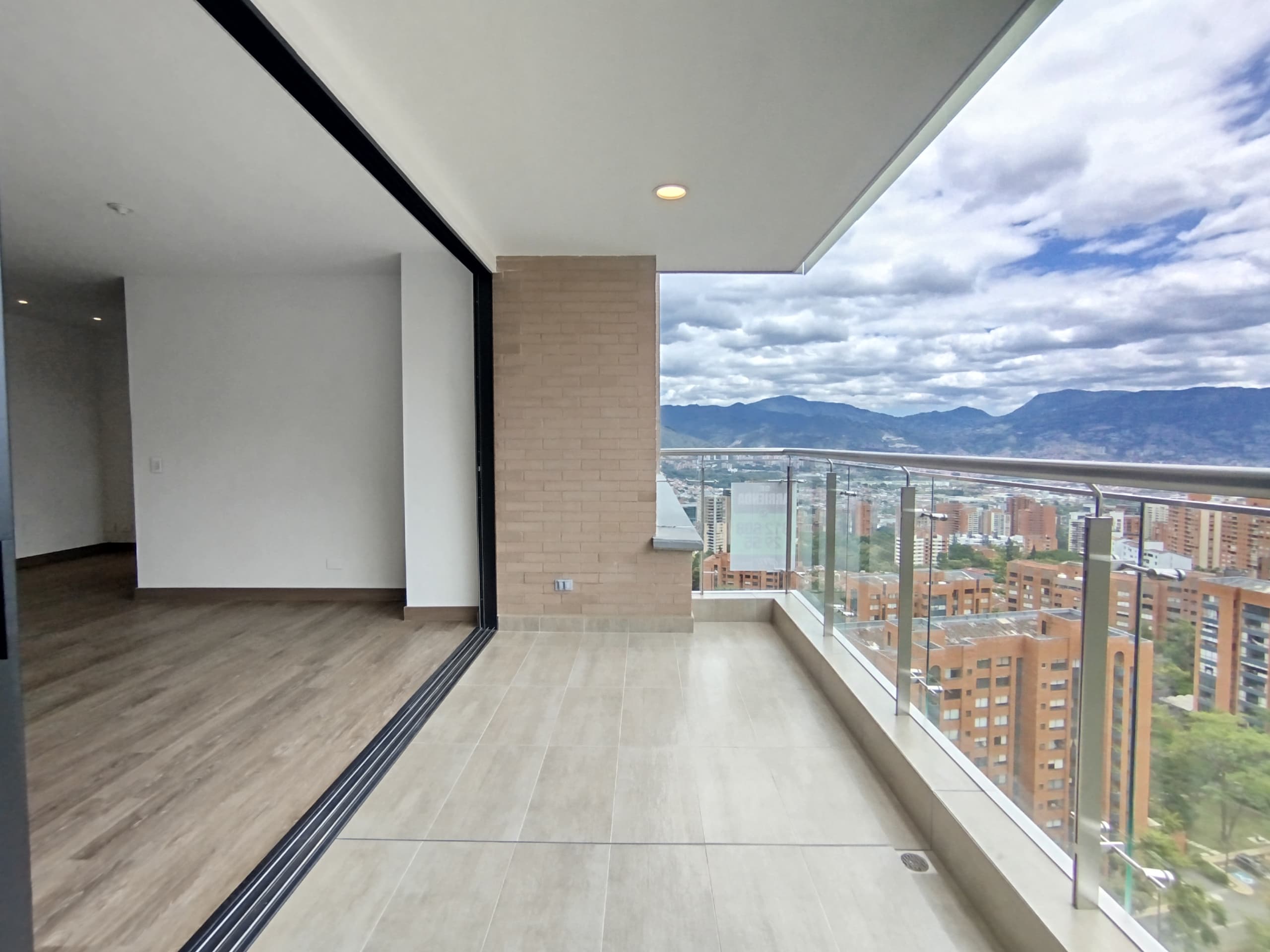 Apartamento en arriendo en Los Balsos, Poblado, Medellín — foto 3 de 20