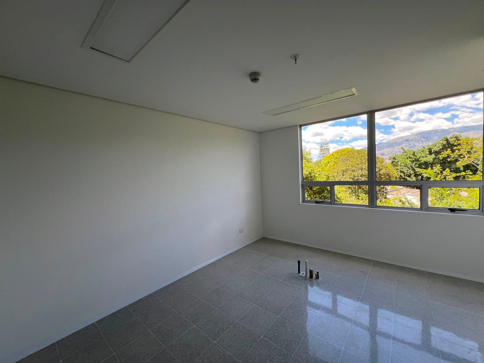 Oficina en arriendo en Laureles, Medellín — foto 3 de 11