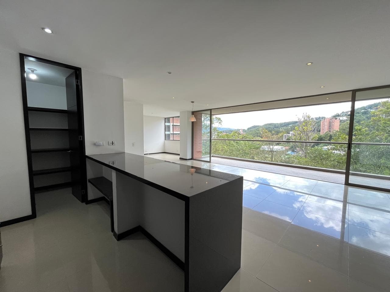 Apartamento en arriendo en La Cola Del Zorro, Poblado, Medellín — foto 2 de 20