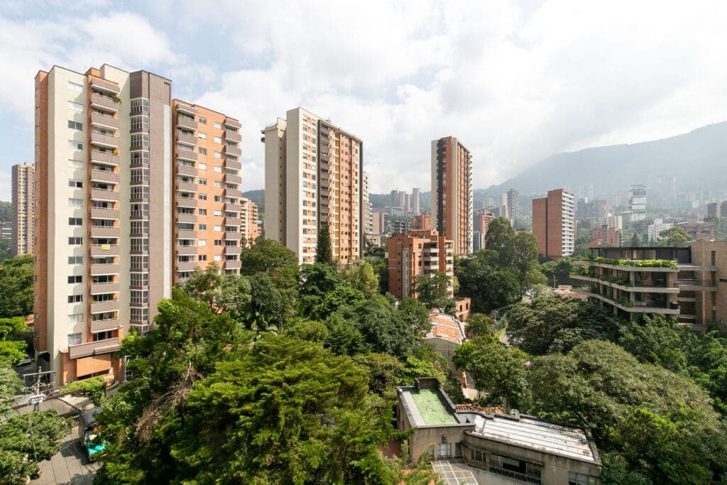 Apartamento en arriendo en Lalinde, Poblado, Medellín — foto 1 de 20