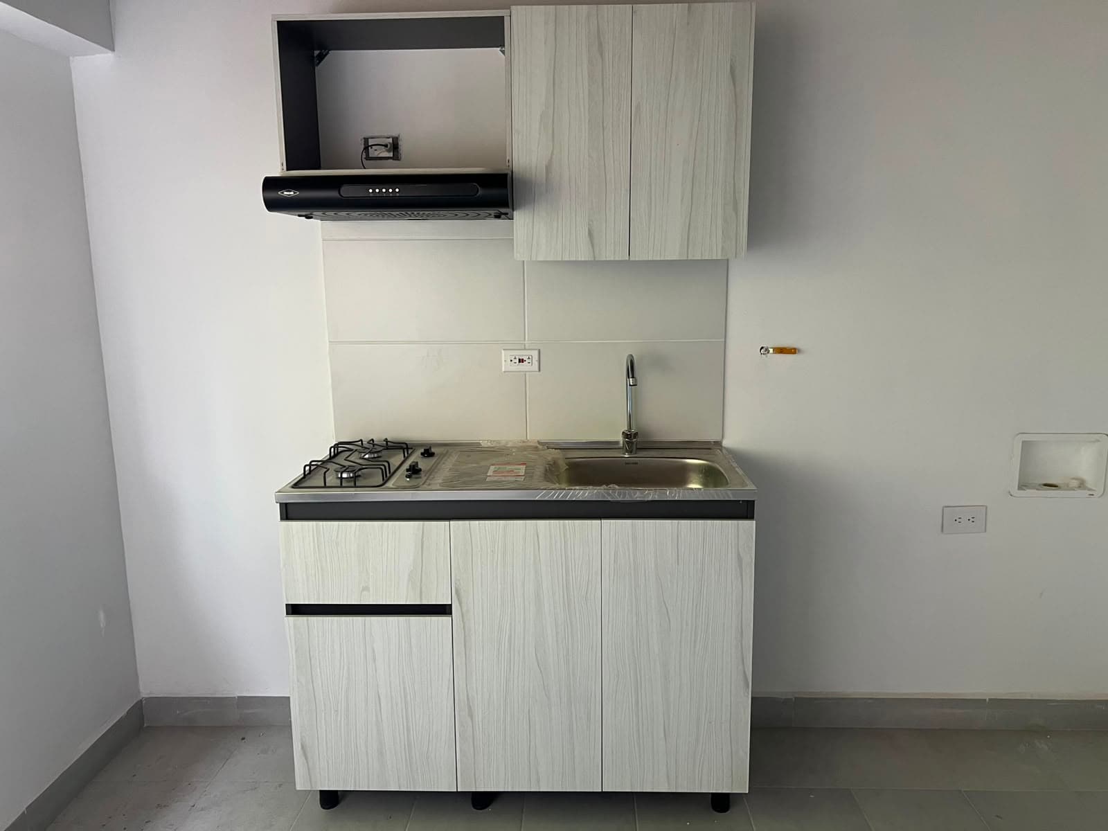 Apartaestudio en arriendo en Bolivariana, Laureles, Medellín — foto 1 de 12