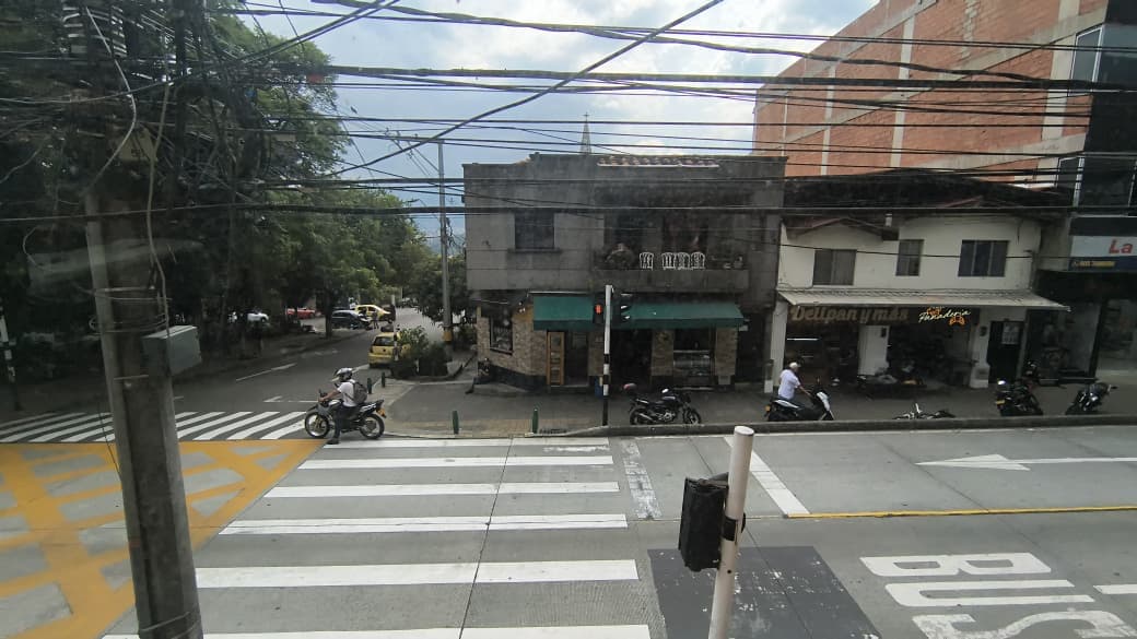 Local en arriendo en Manrique, Centro, Medellín — foto 1 de 13