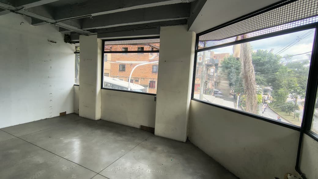 Local en arriendo en Manrique, Centro, Medellín — foto 3 de 13