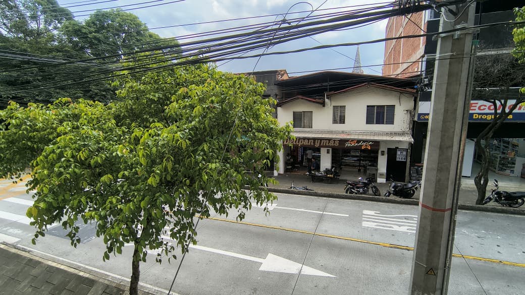 Local en arriendo en Manrique, Centro, Medellín — foto 2 de 12