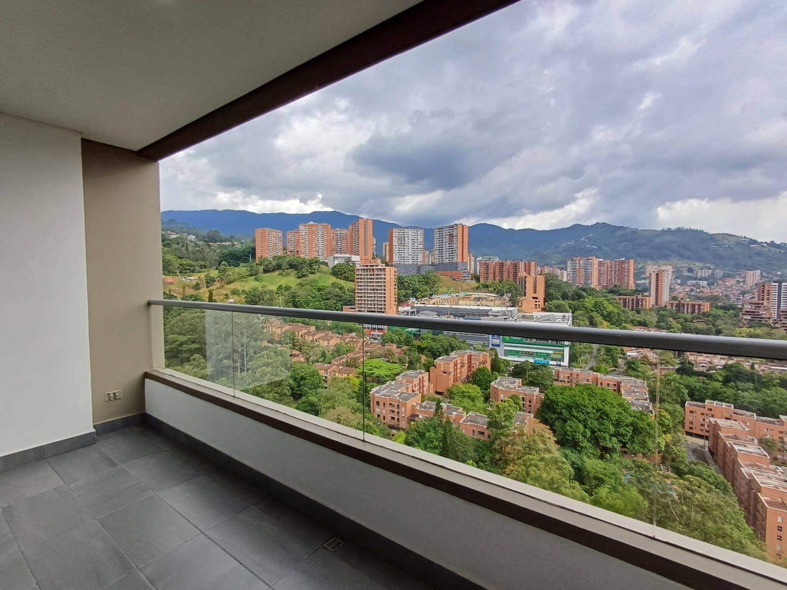 Apartamento en arriendo en El Chocho, Envigado — foto 2 de 20
