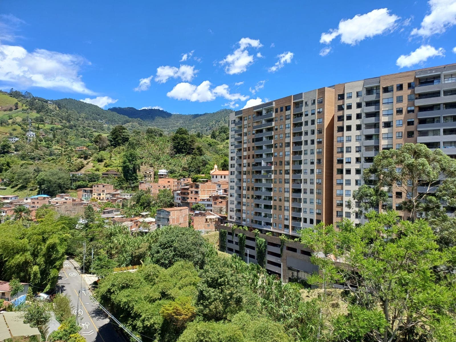 Apartamento en arriendo en Camino Verde, Envigado — foto 1 de 19