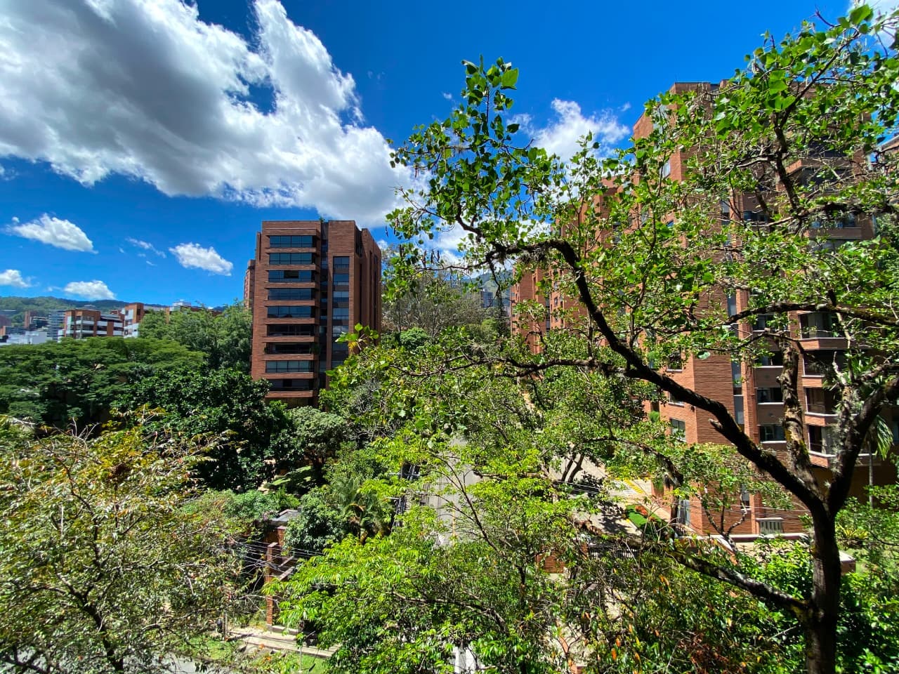 Apartamento en arriendo en La Tomatera, Poblado, Medellín — foto 1 de 20