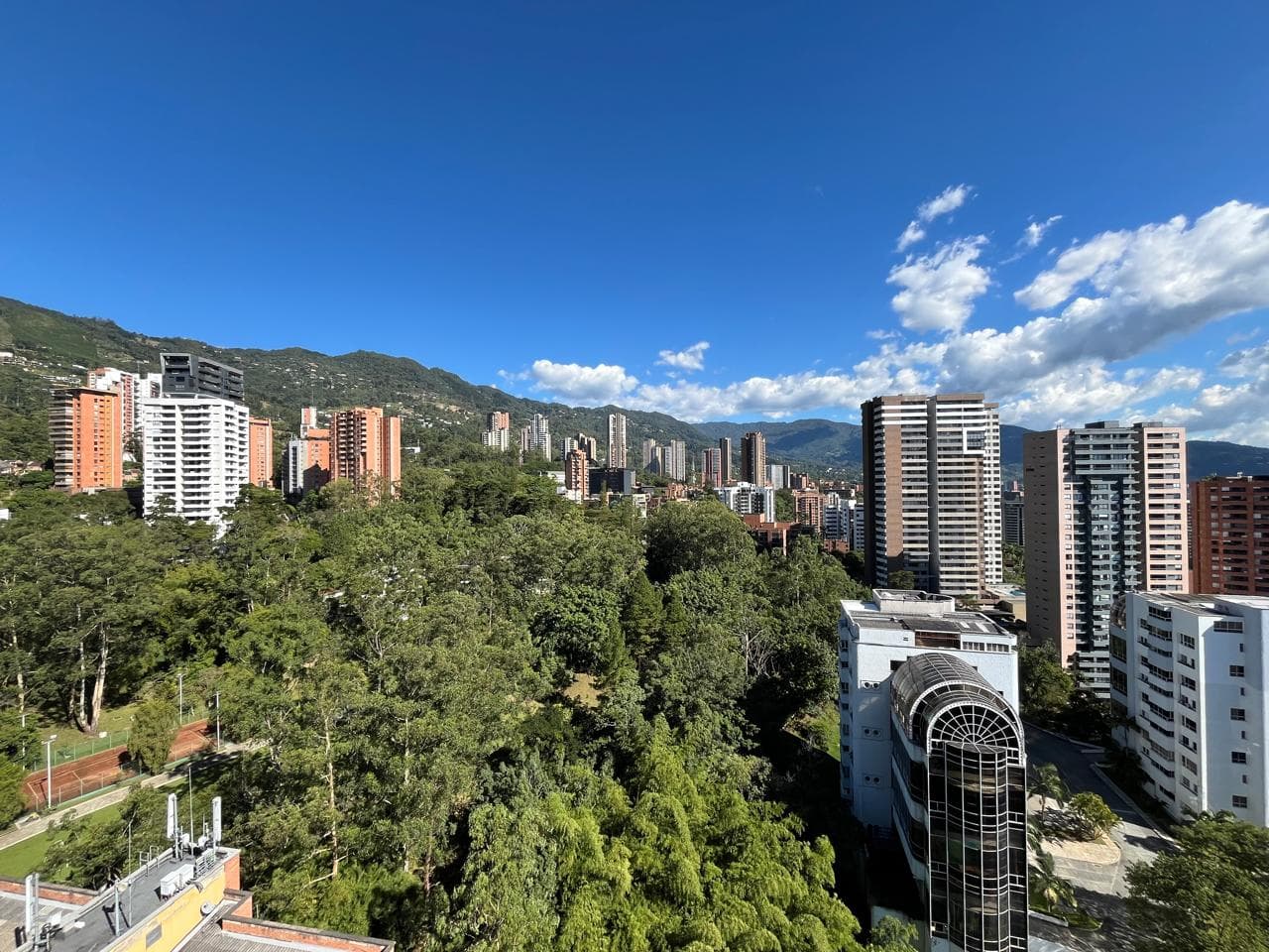 Apartamento en arriendo en Los Gonzalez, Poblado, Medellín — foto 2 de 20