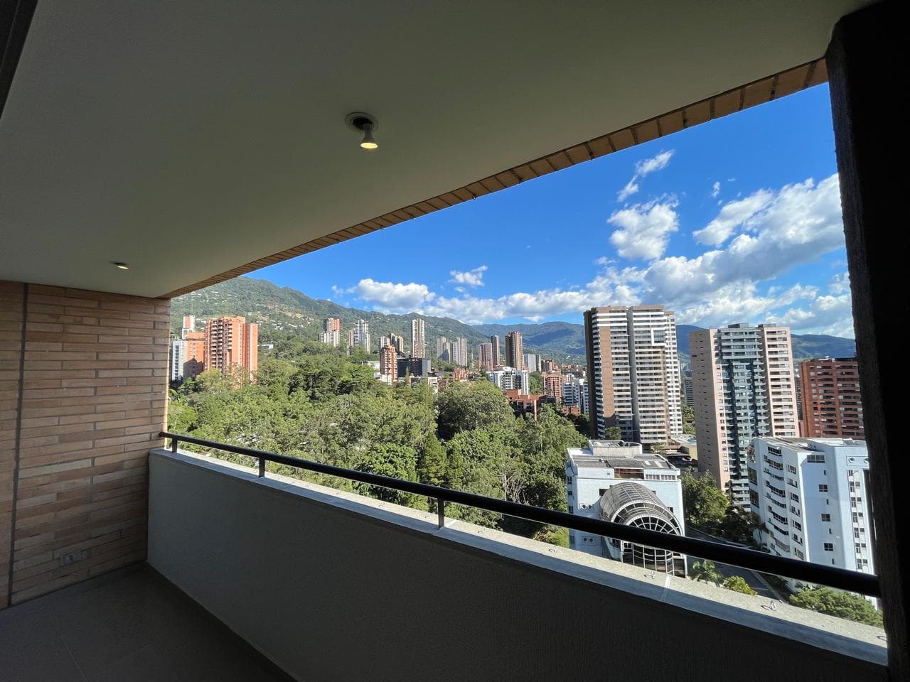 Apartamento en arriendo en Los Gonzalez, Poblado, Medellín — foto 3 de 20