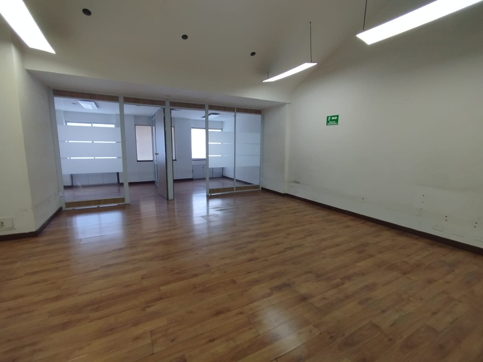 Oficina en arriendo en El Campestre, Poblado, Medellín — foto 2 de 20