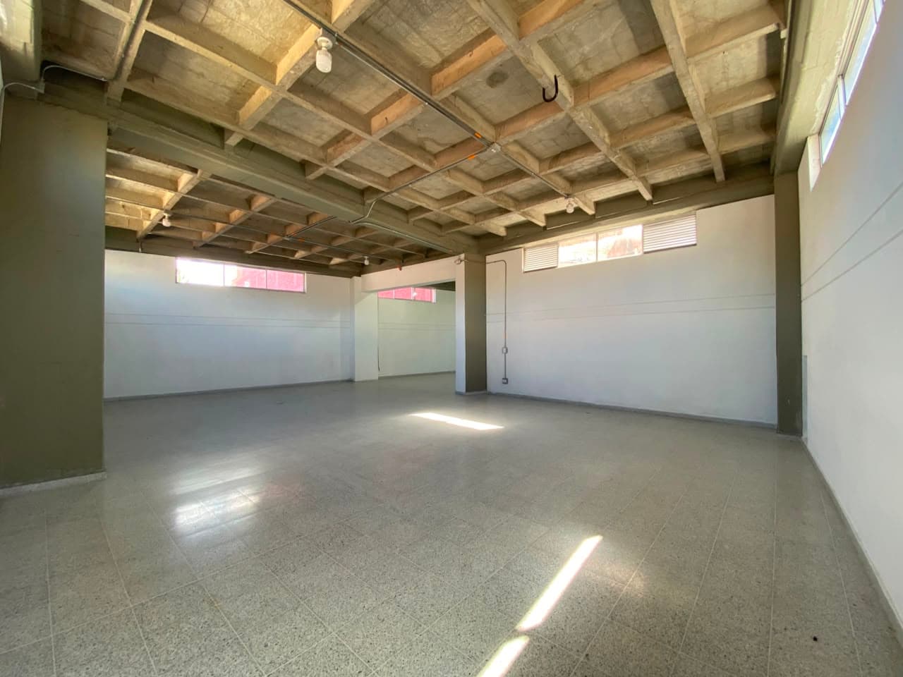 Bodega en arriendo en San Bernardo, Belen, Medellín — foto 2 de 14
