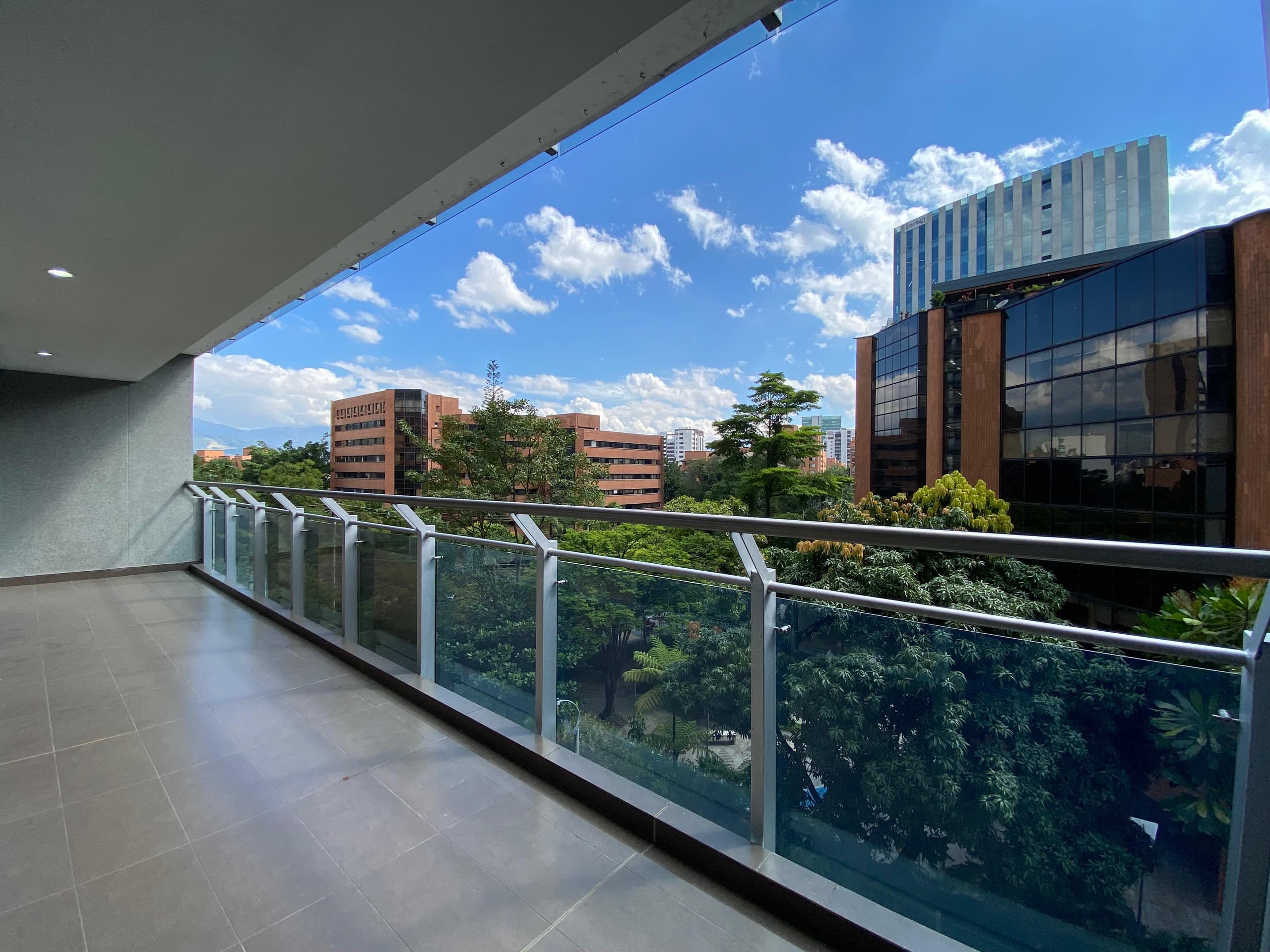 Apartamento en arriendo en Milla De Oro, Poblado, Medellín — foto 3 de 20