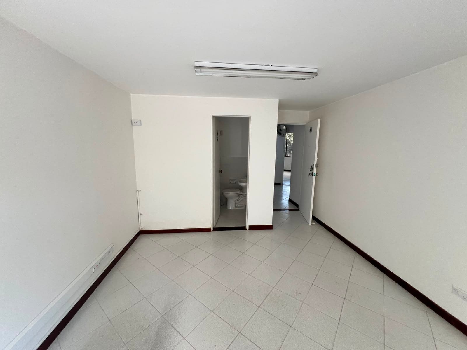 Oficina en arriendo en Bolivariana, Laureles, Medellín — foto 3 de 13