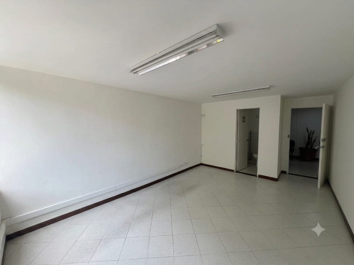 Oficina en arriendo en Bolivariana, Laureles, Medellín — foto 5 de 13