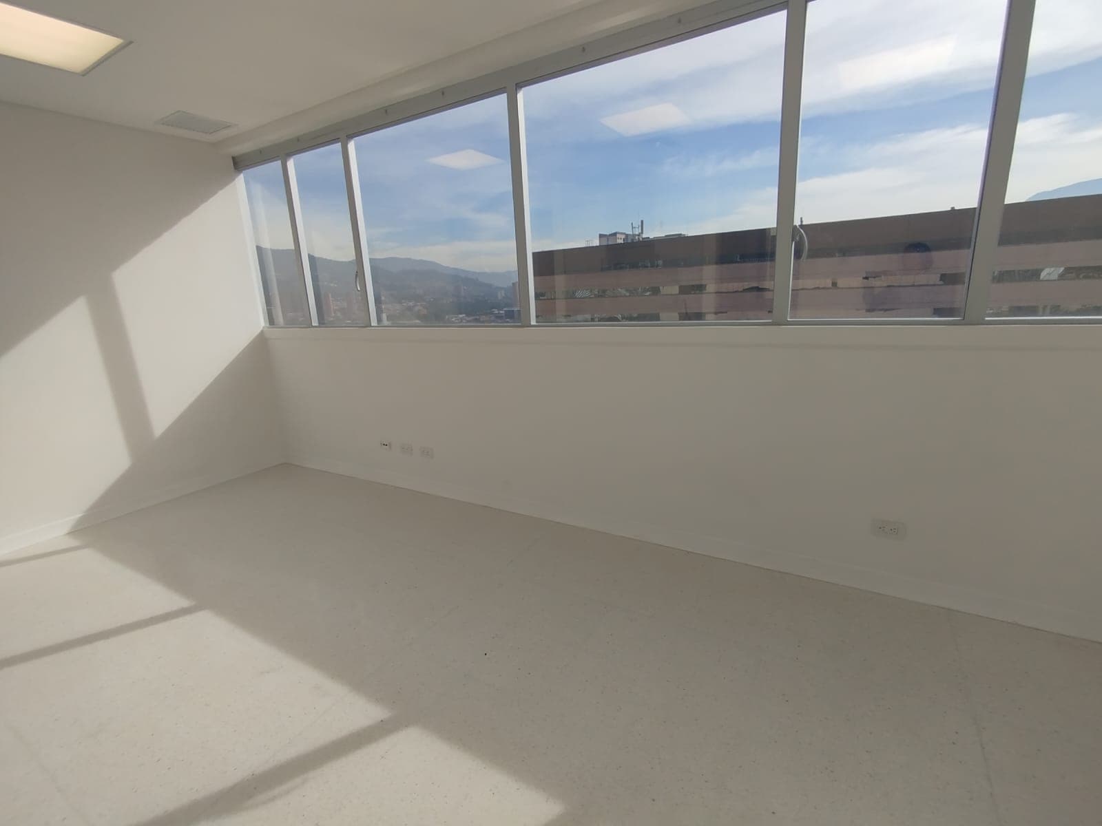 Oficina en arriendo en Sabaneta — foto 1 de 20