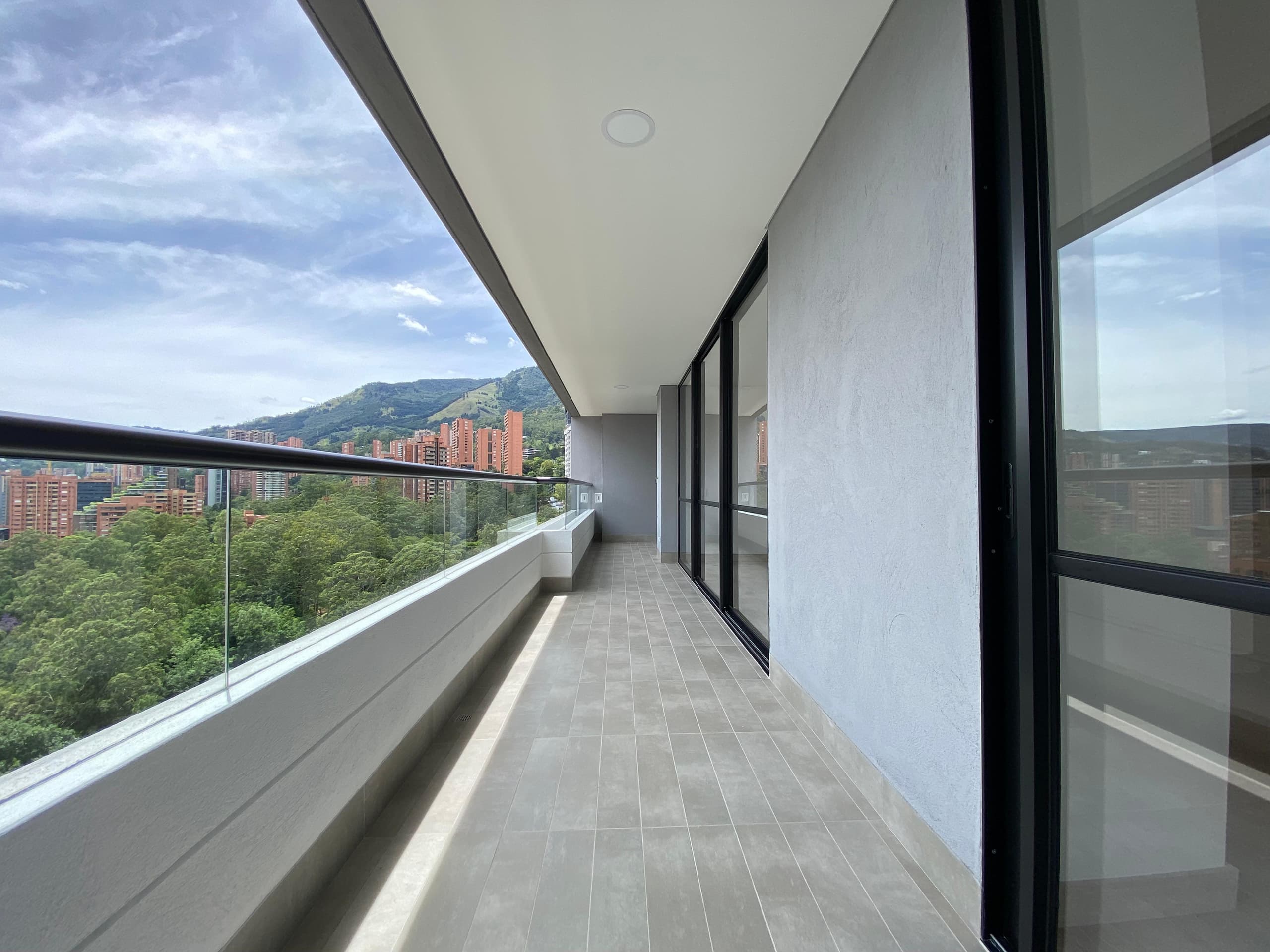 Apartamento en arriendo en Los Balsos, Poblado, Medellín — foto 2 de 20