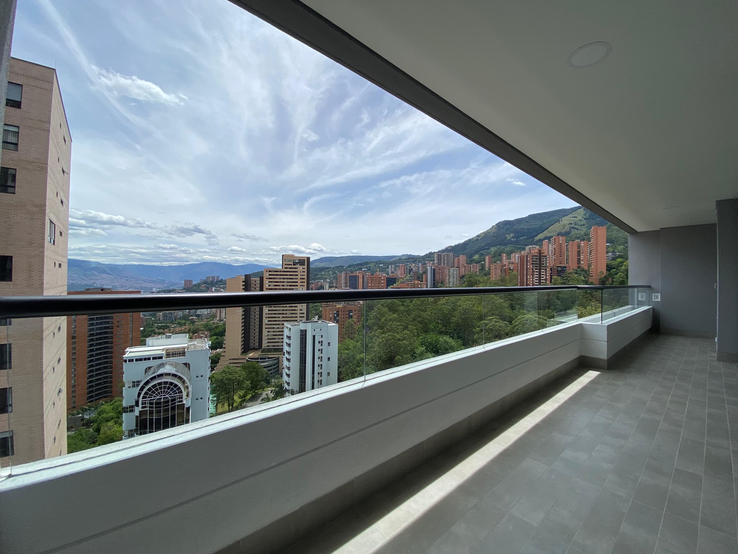 Apartamento en arriendo en Los Balsos, Poblado, Medellín — foto 3 de 20