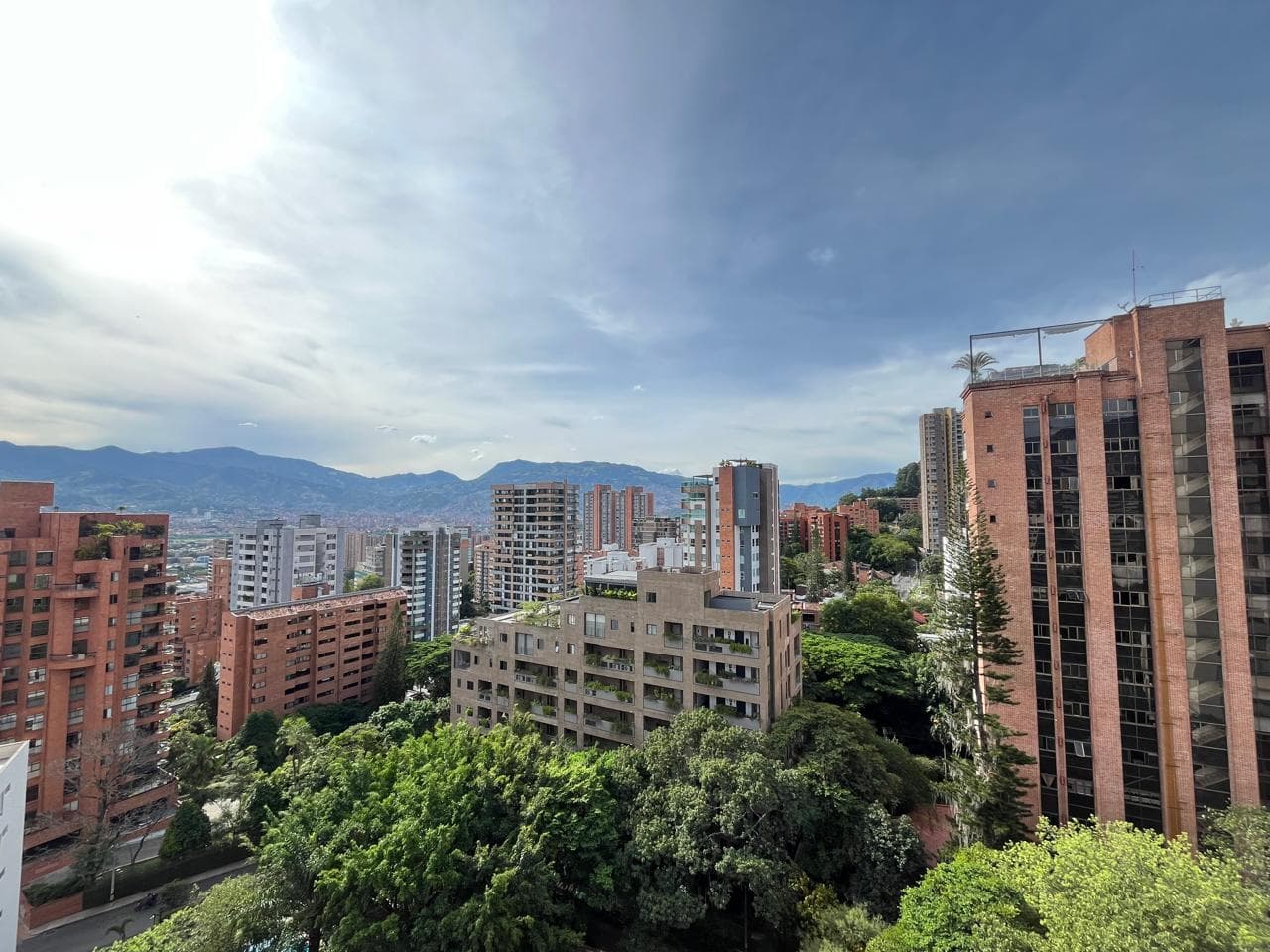 Apartamento en arriendo en Lalinde, Poblado, Medellín — foto 1 de 17