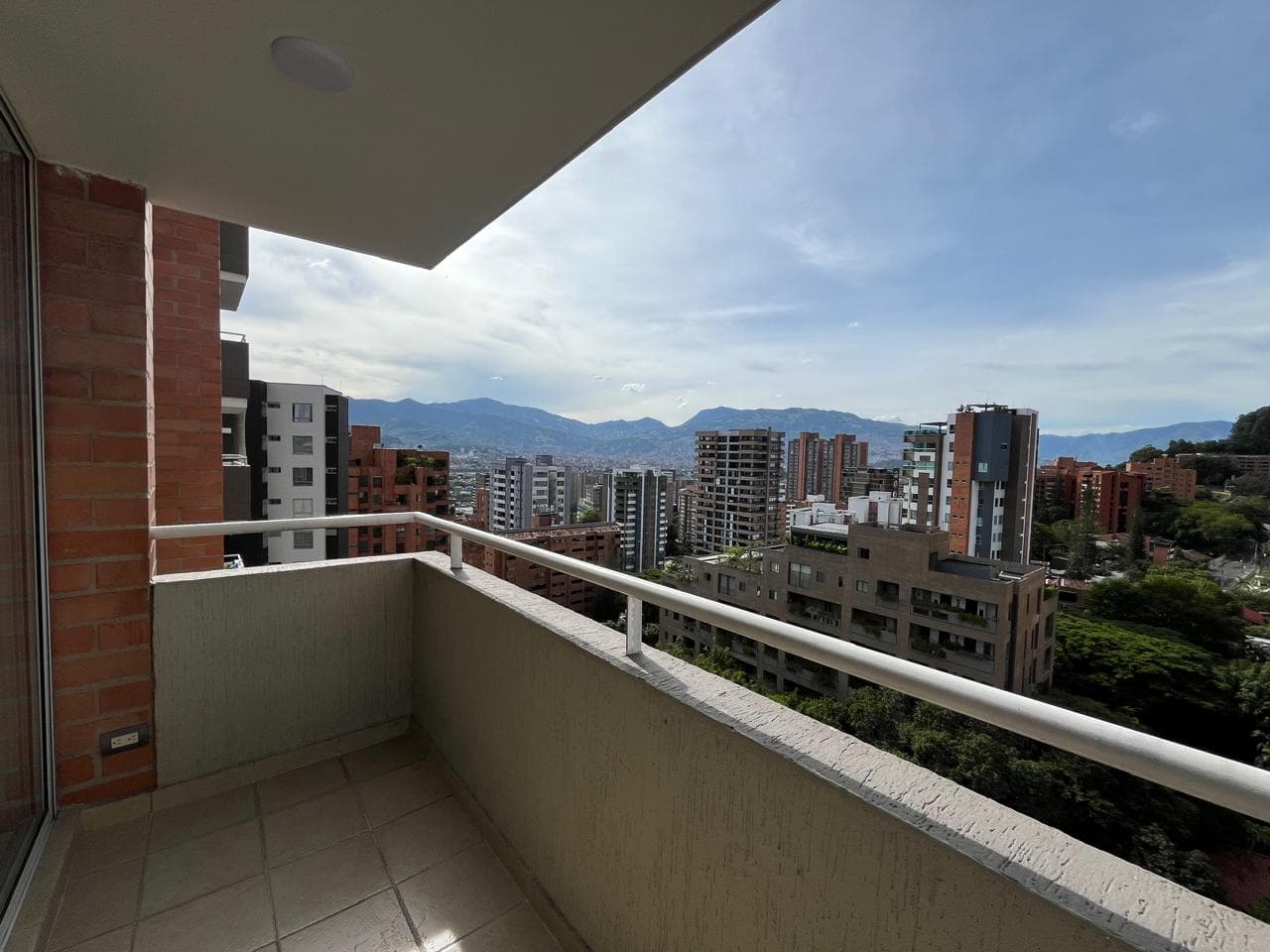 Apartamento en arriendo en Lalinde, Poblado, Medellín — foto 2 de 17