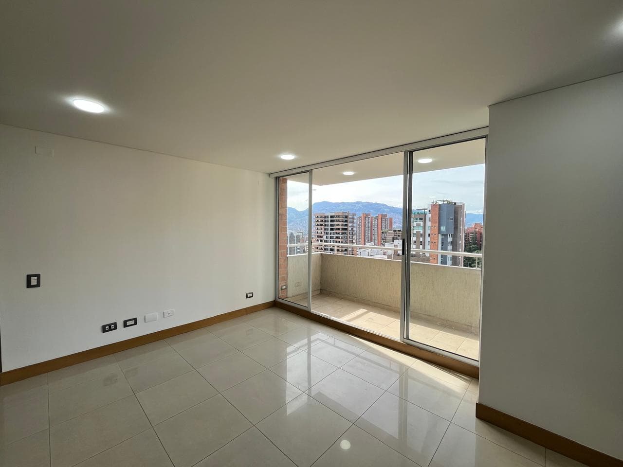 Apartamento en arriendo en Lalinde, Poblado, Medellín — foto 4 de 17