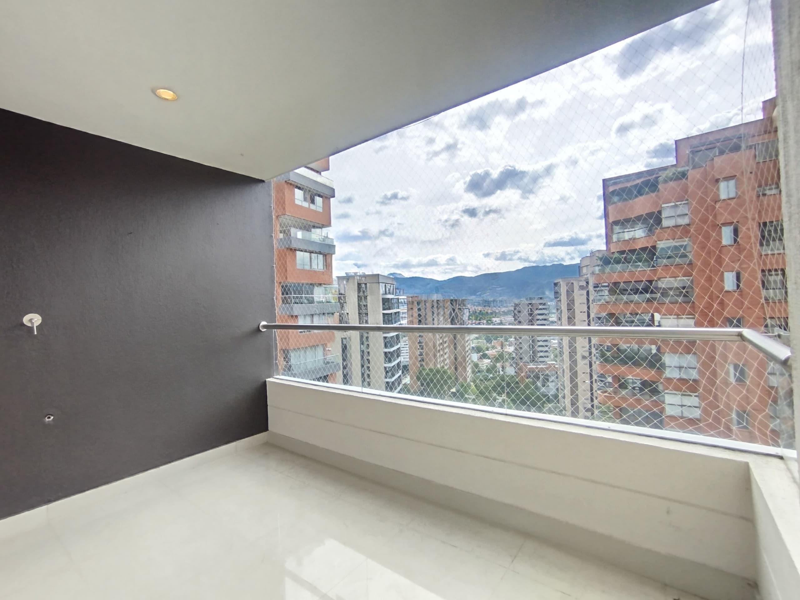 Apartamento en arriendo en Lalinde, Poblado, Medellín — foto 2 de 20