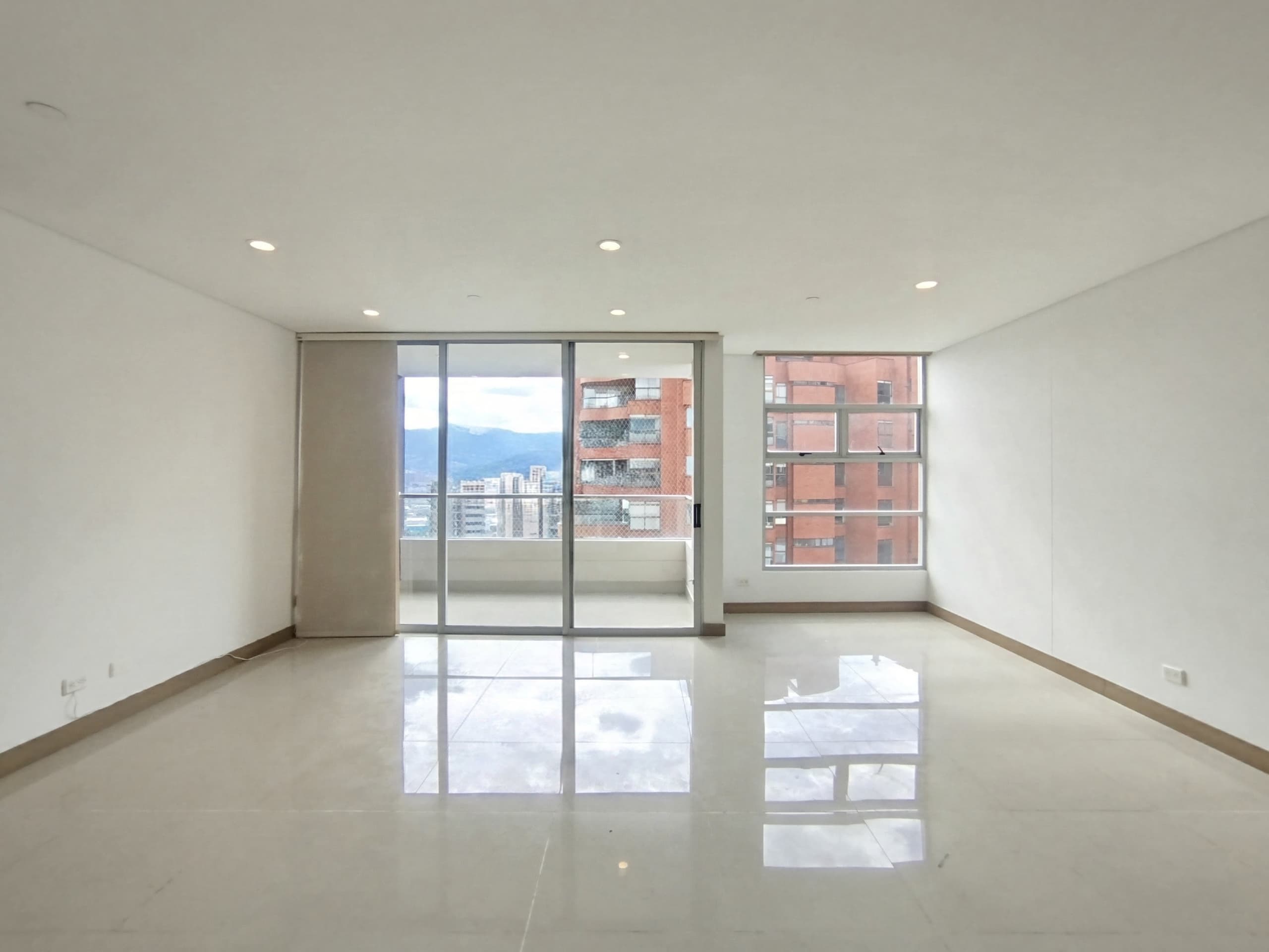 Apartamento en arriendo en Lalinde, Poblado, Medellín — foto 3 de 20