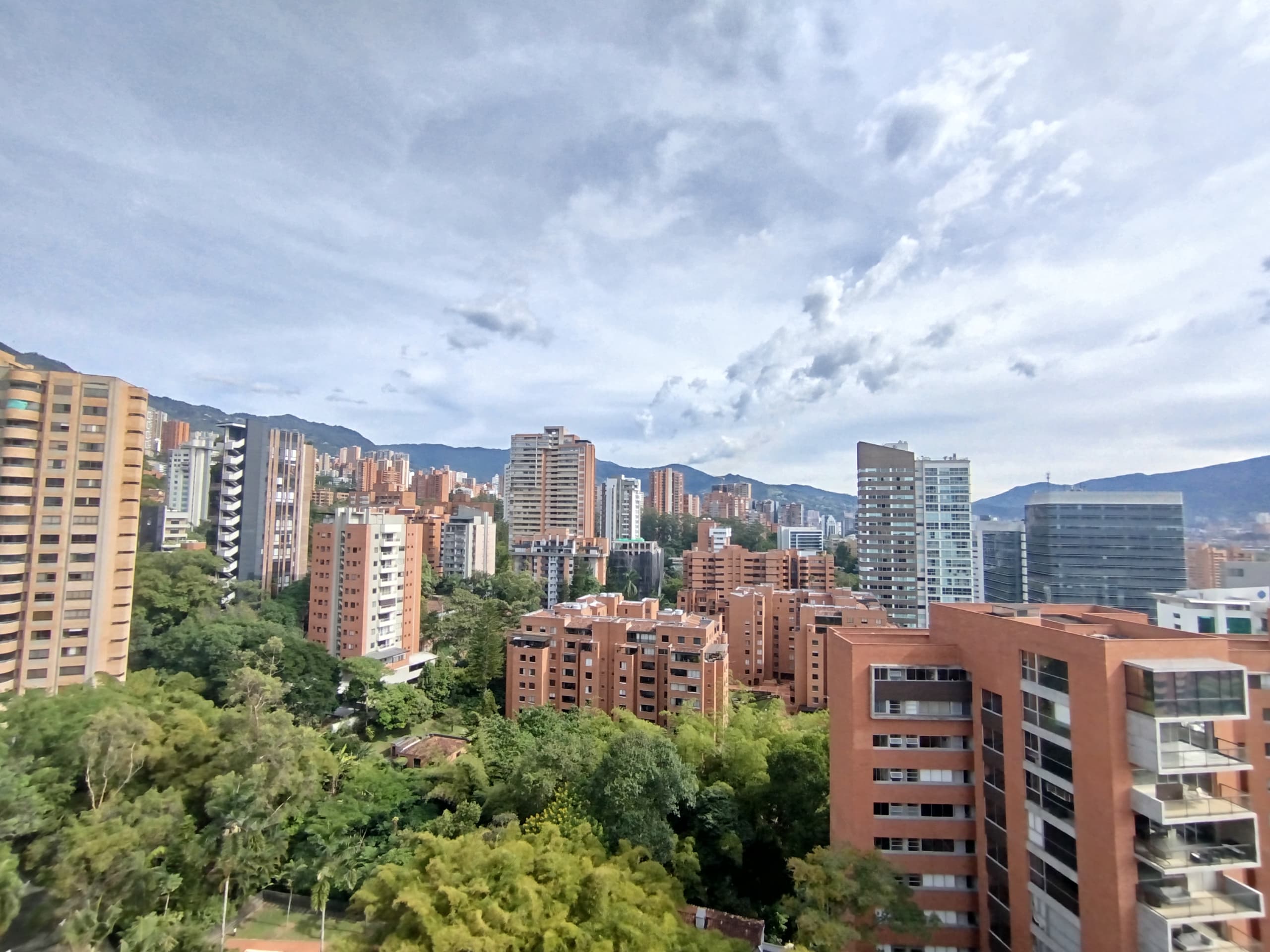 Apartamento en arriendo en Los Parra, Poblado, Medellín — foto 1 de 20