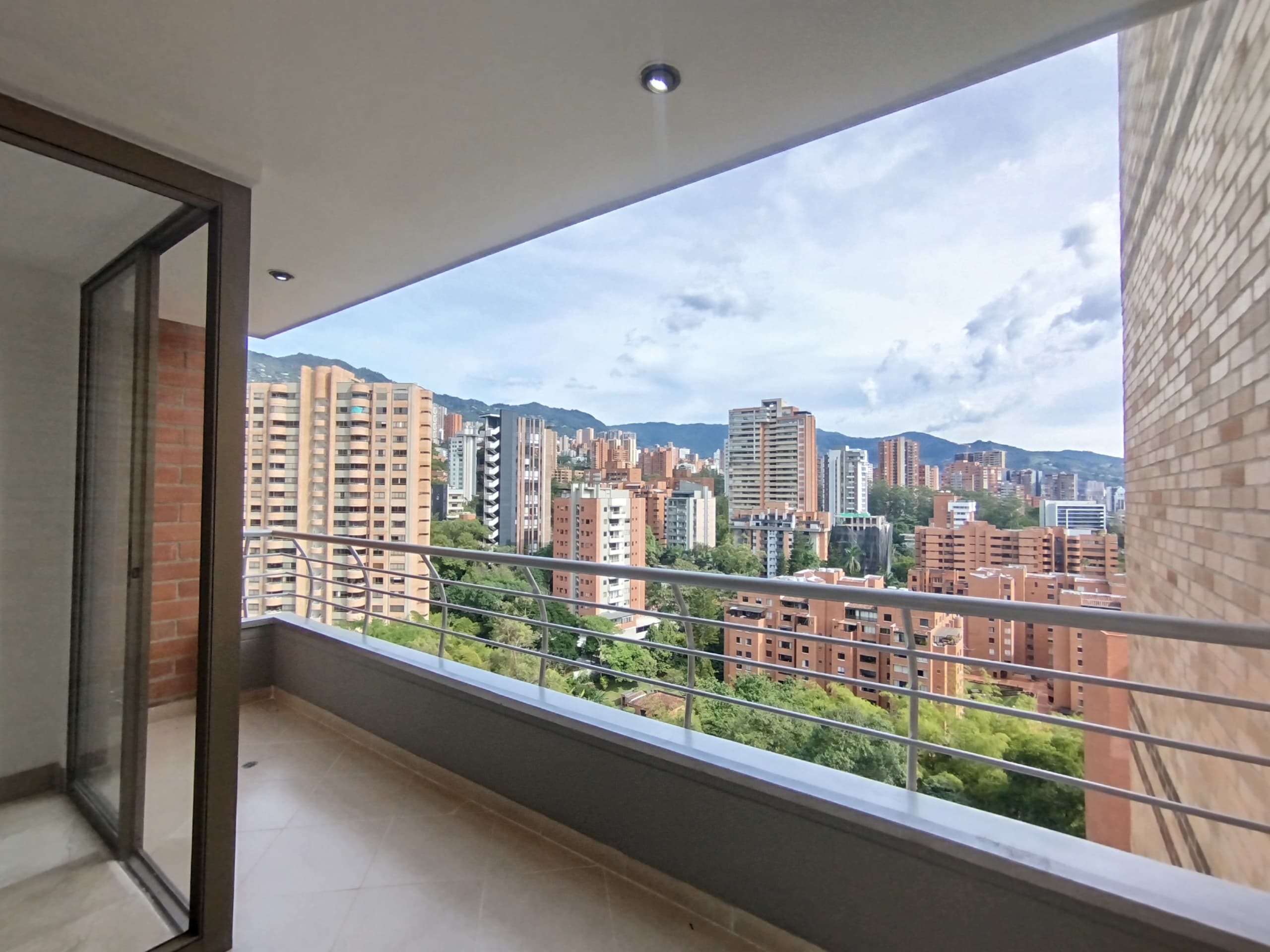 Apartamento en arriendo en Los Parra, Poblado, Medellín — foto 2 de 20