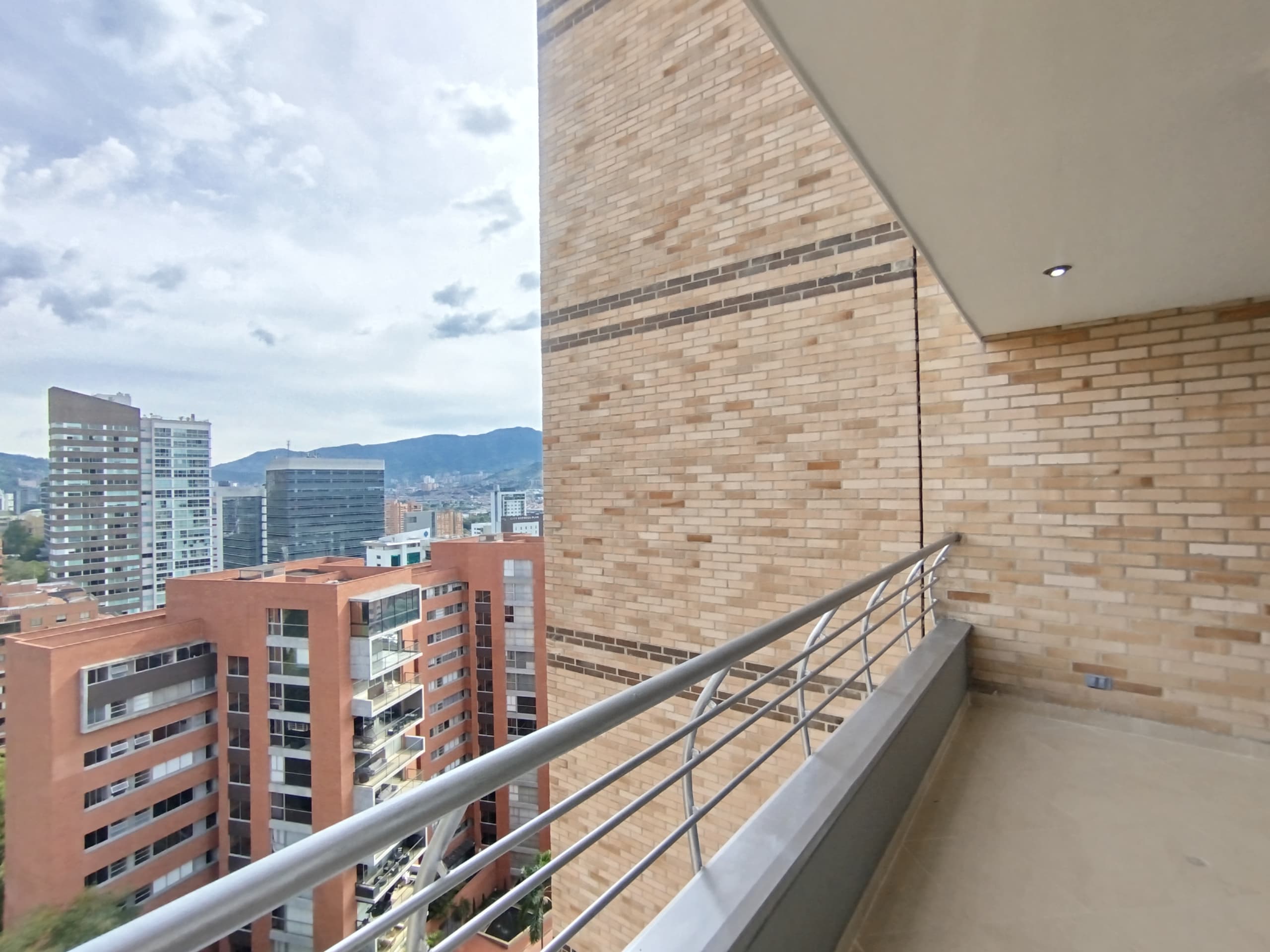 Apartamento en arriendo en Los Parra, Poblado, Medellín — foto 3 de 20