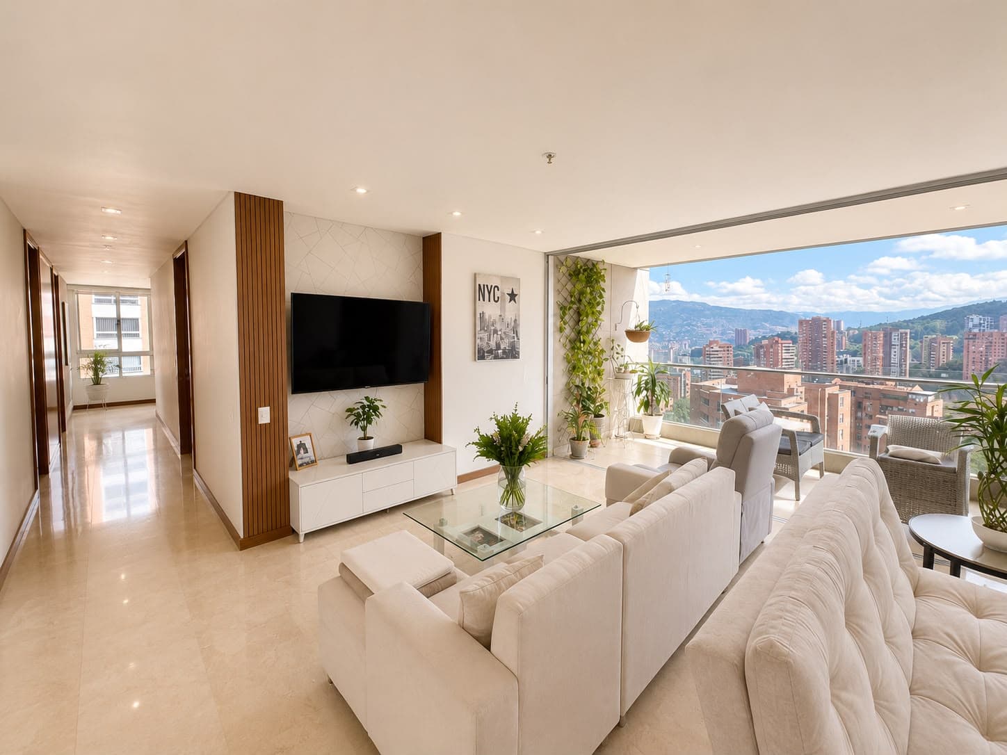 Apartamento en arriendo en La Calera, Poblado, Medellín — foto 1 de 20