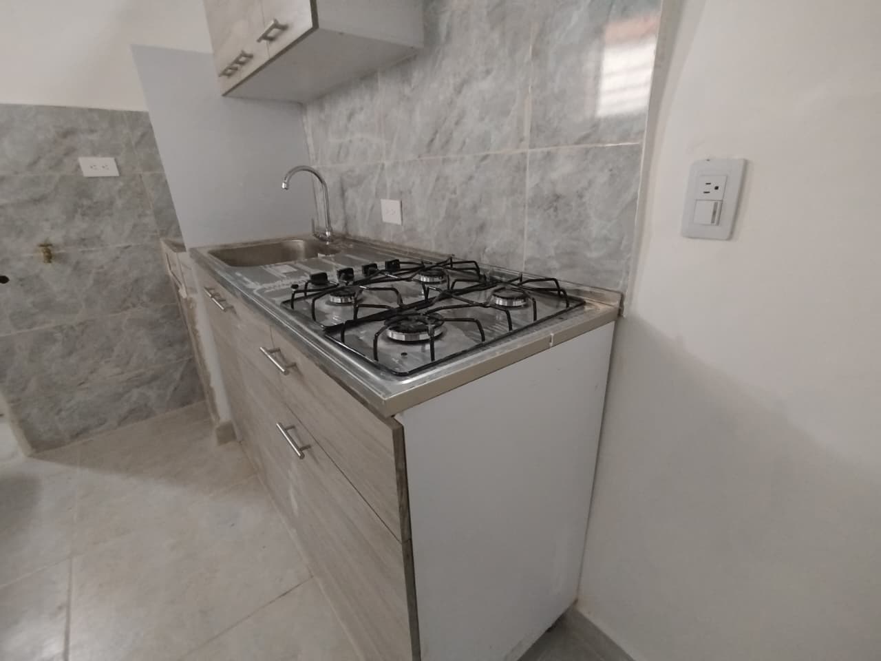 Apartaestudio en arriendo en Boston, Centro, Medellín — foto 1 de 12